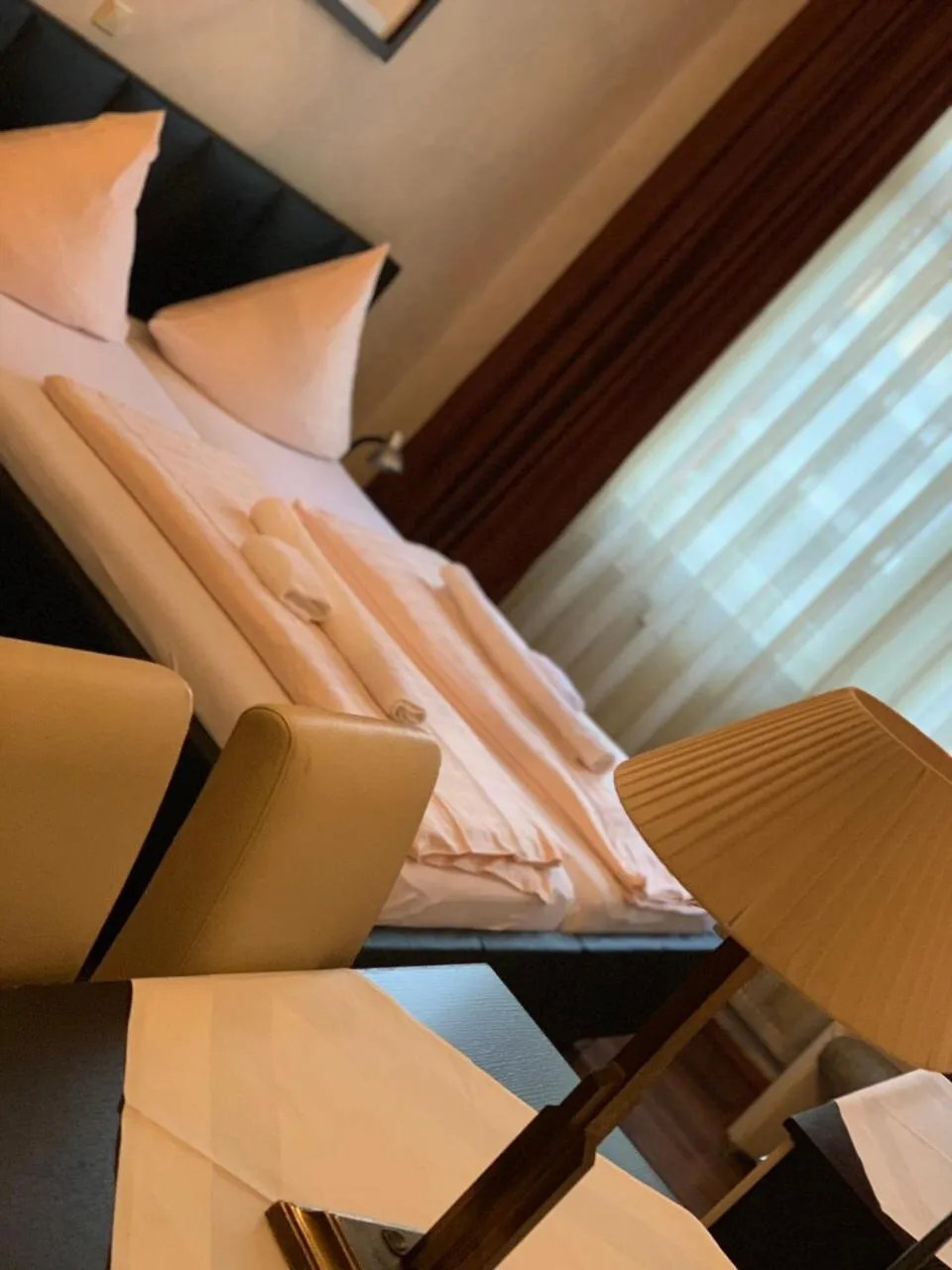 Bed in Hotel Restaurant Memo