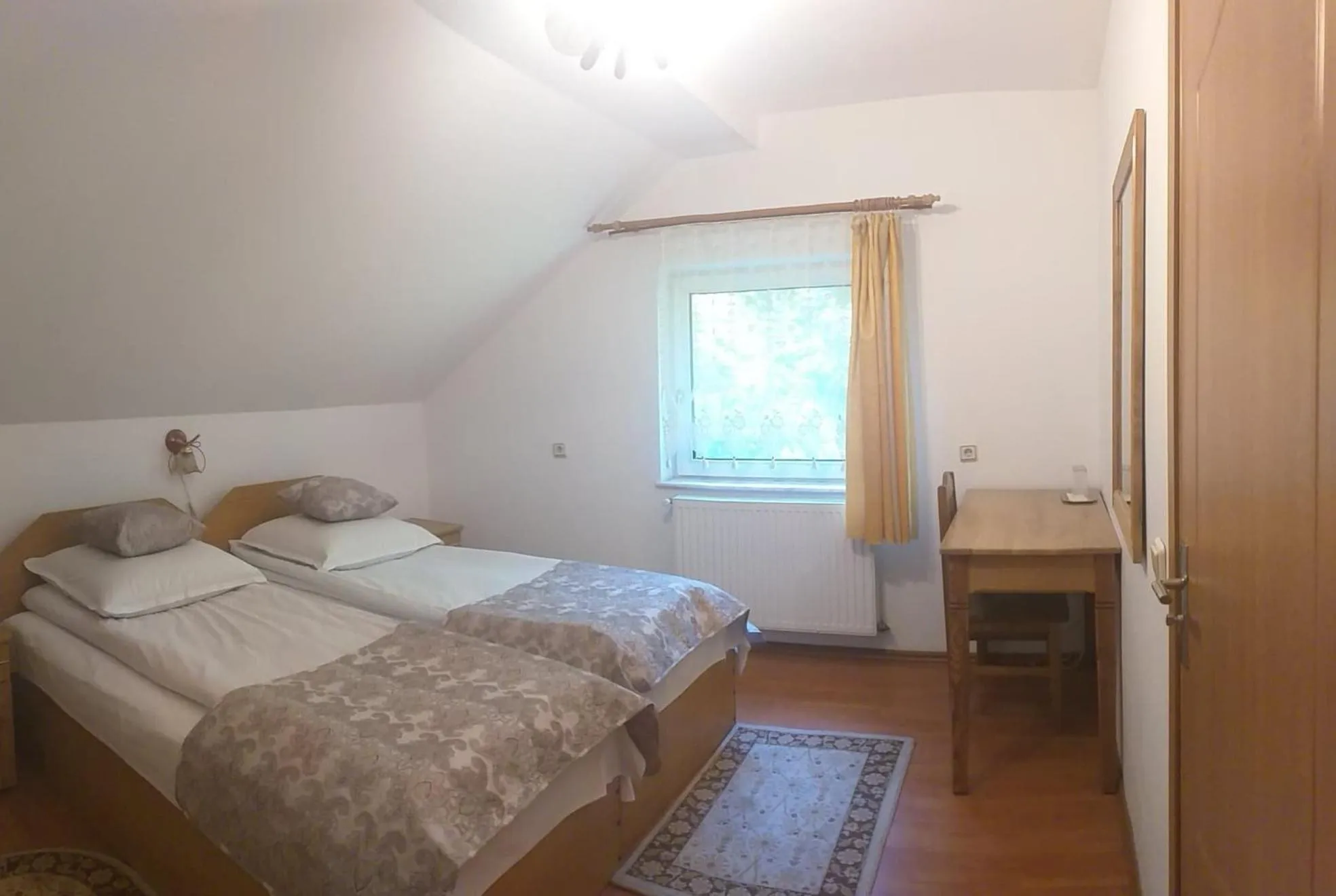 Bedroom, Bed in Șoaptele pădurii & Căsuța din pădure