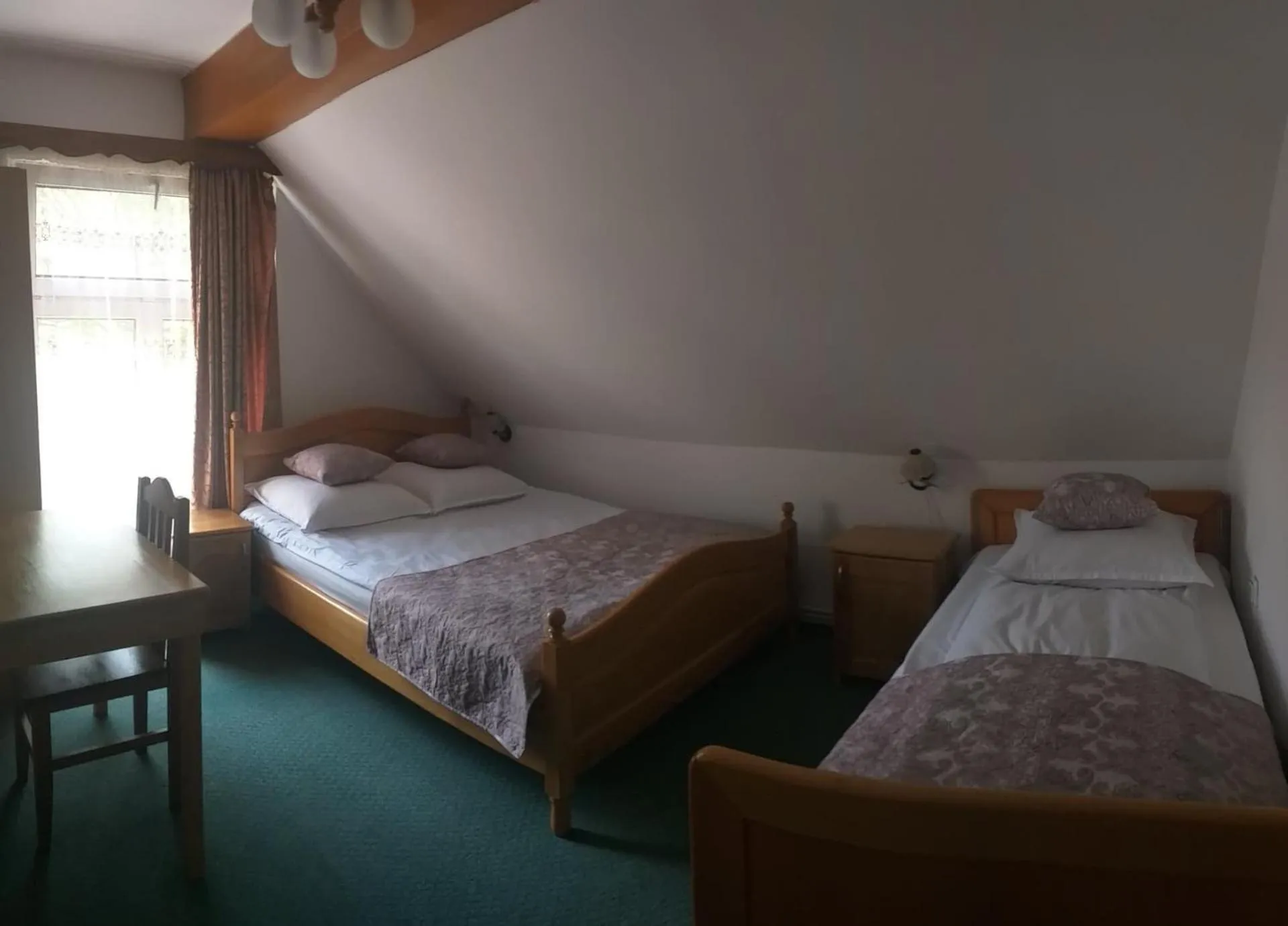 Bedroom, Bed in Șoaptele pădurii & Căsuța din pădure