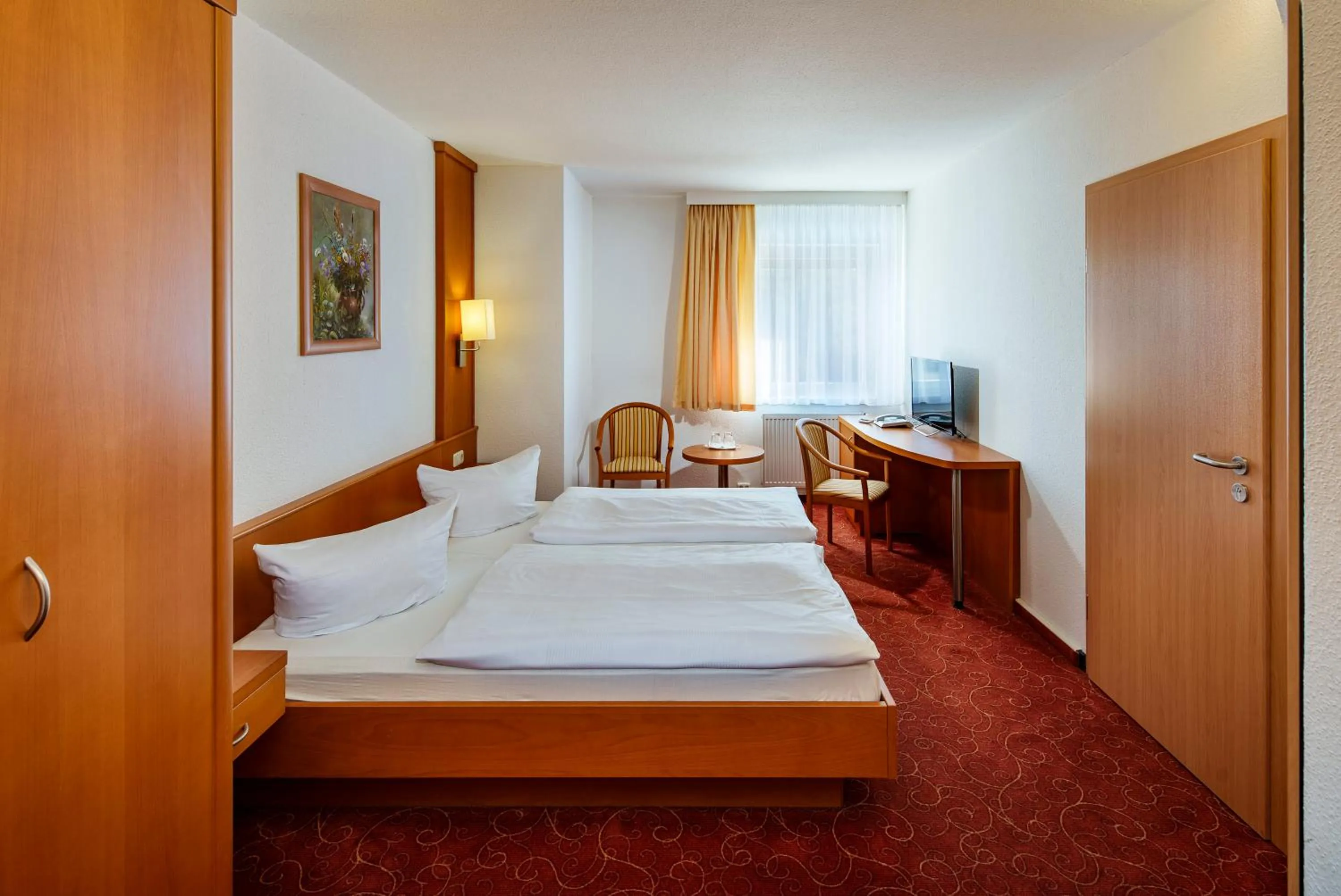 Photo of the whole room, Bed in Hotel Zur Post