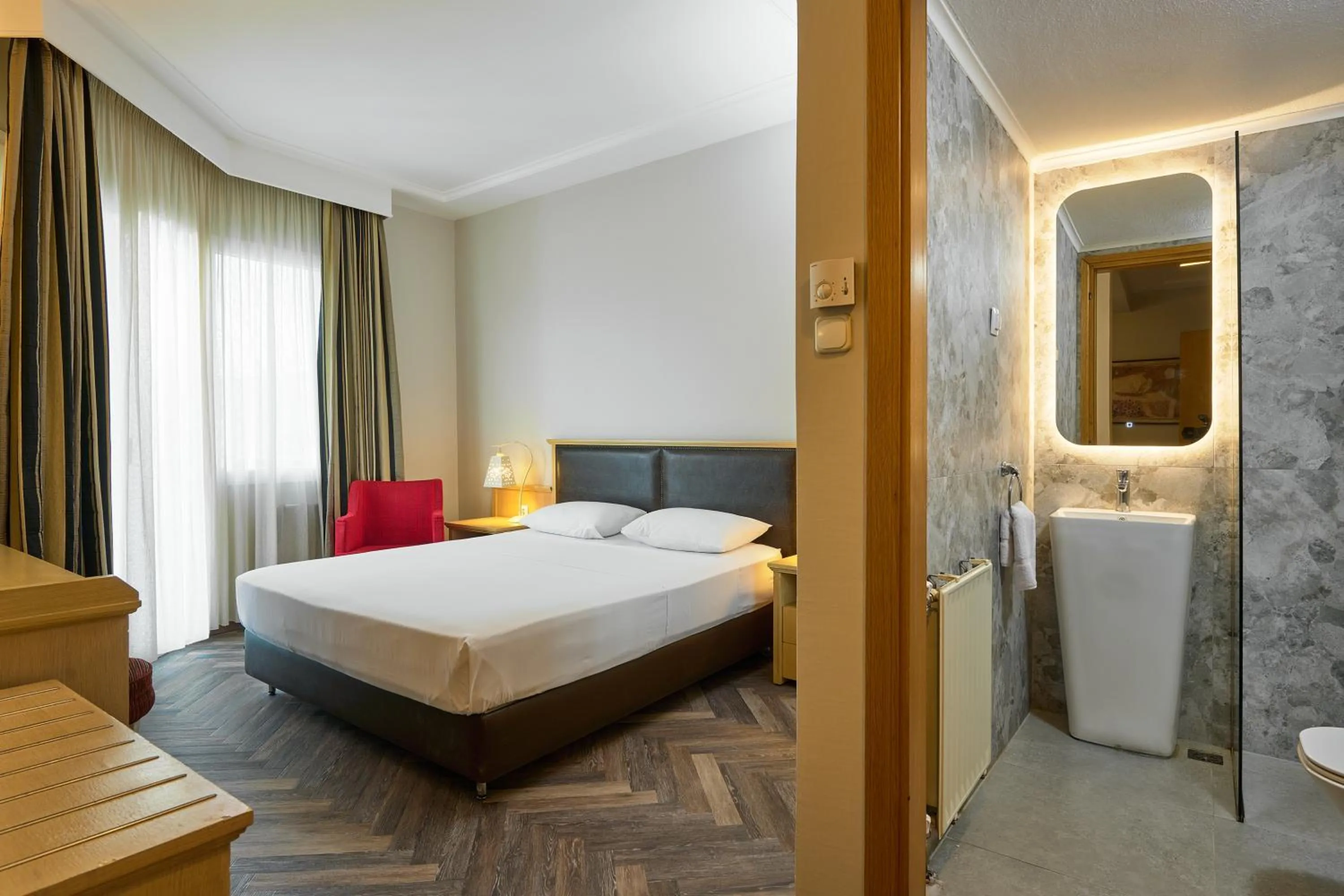 Photo of the whole room, Bed in Iris Hotel