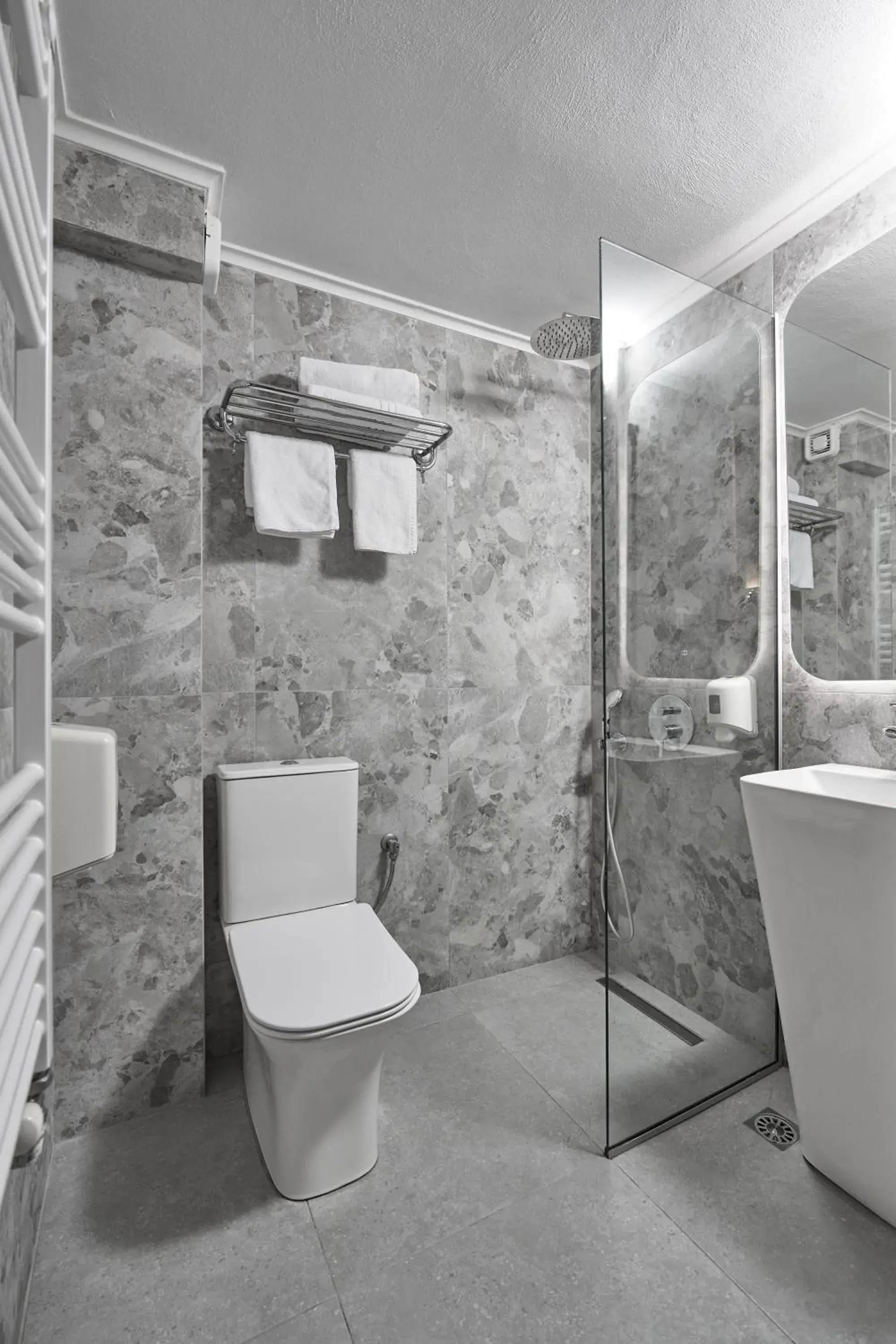 Economy Double Room Semi-basement in Iris Hotel Economy Double Room Semi-basement in Iris Hotel