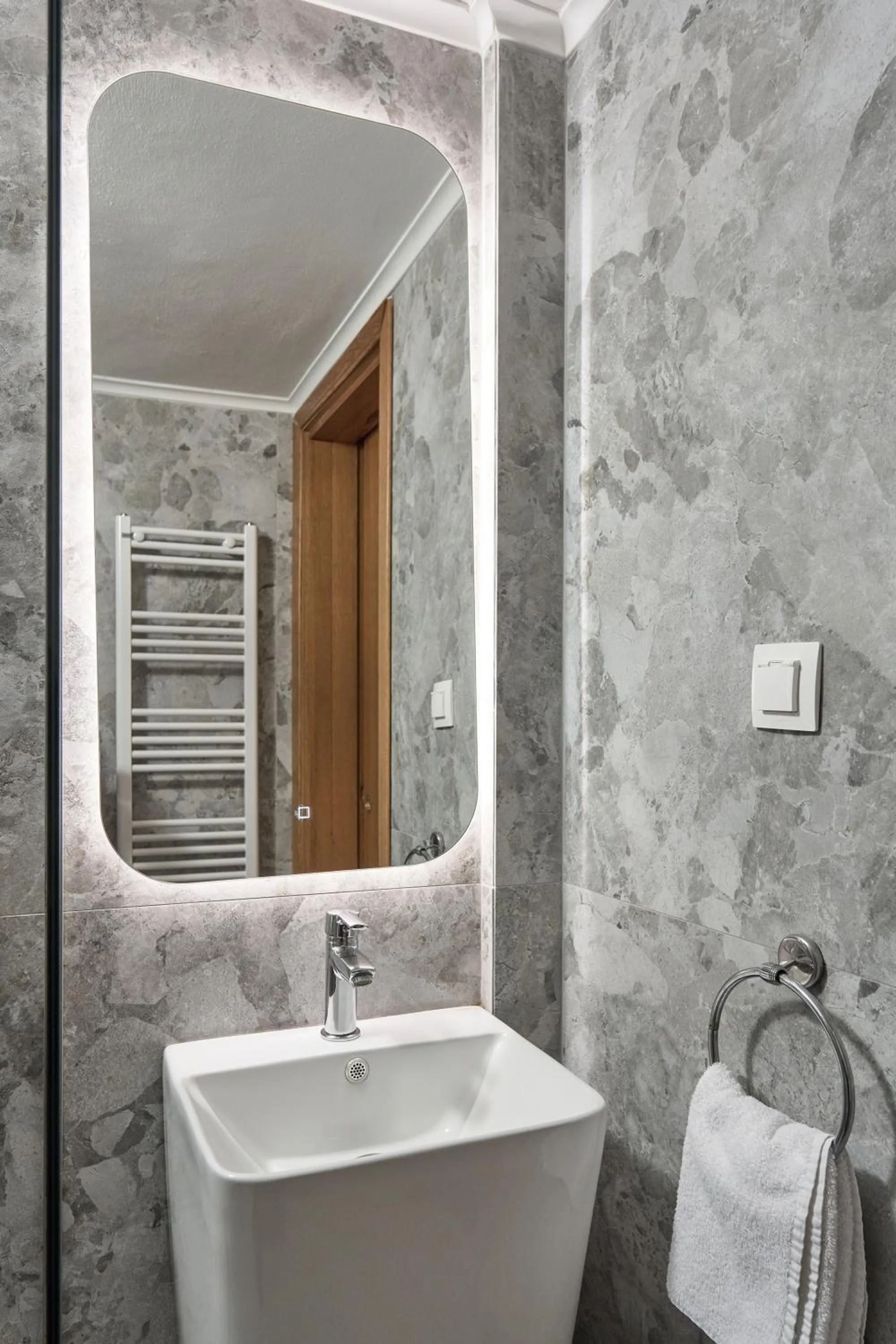 Bathroom in Iris Hotel