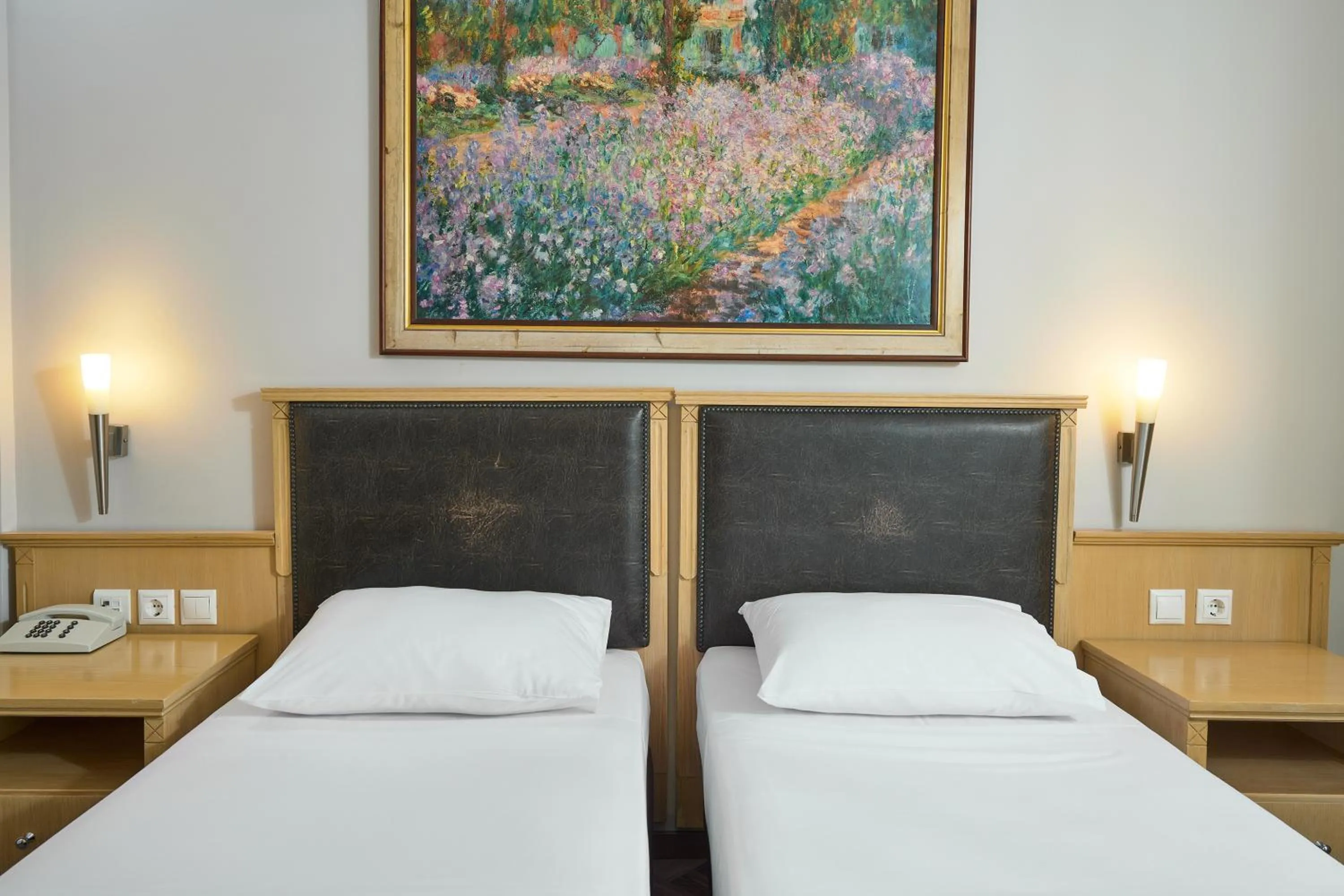 Photo of the whole room, Bed in Iris Hotel