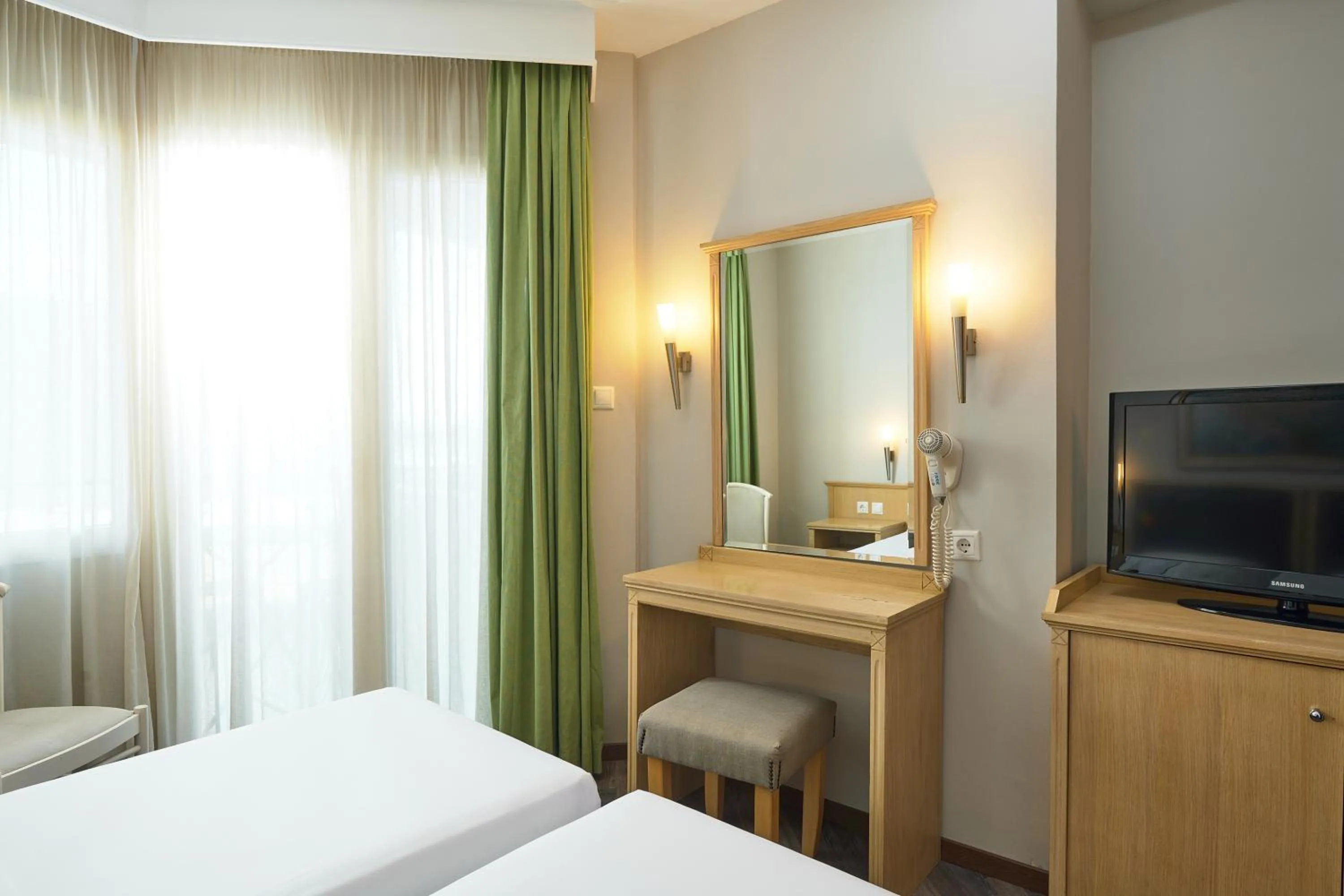 Photo of the whole room, Bed in Iris Hotel