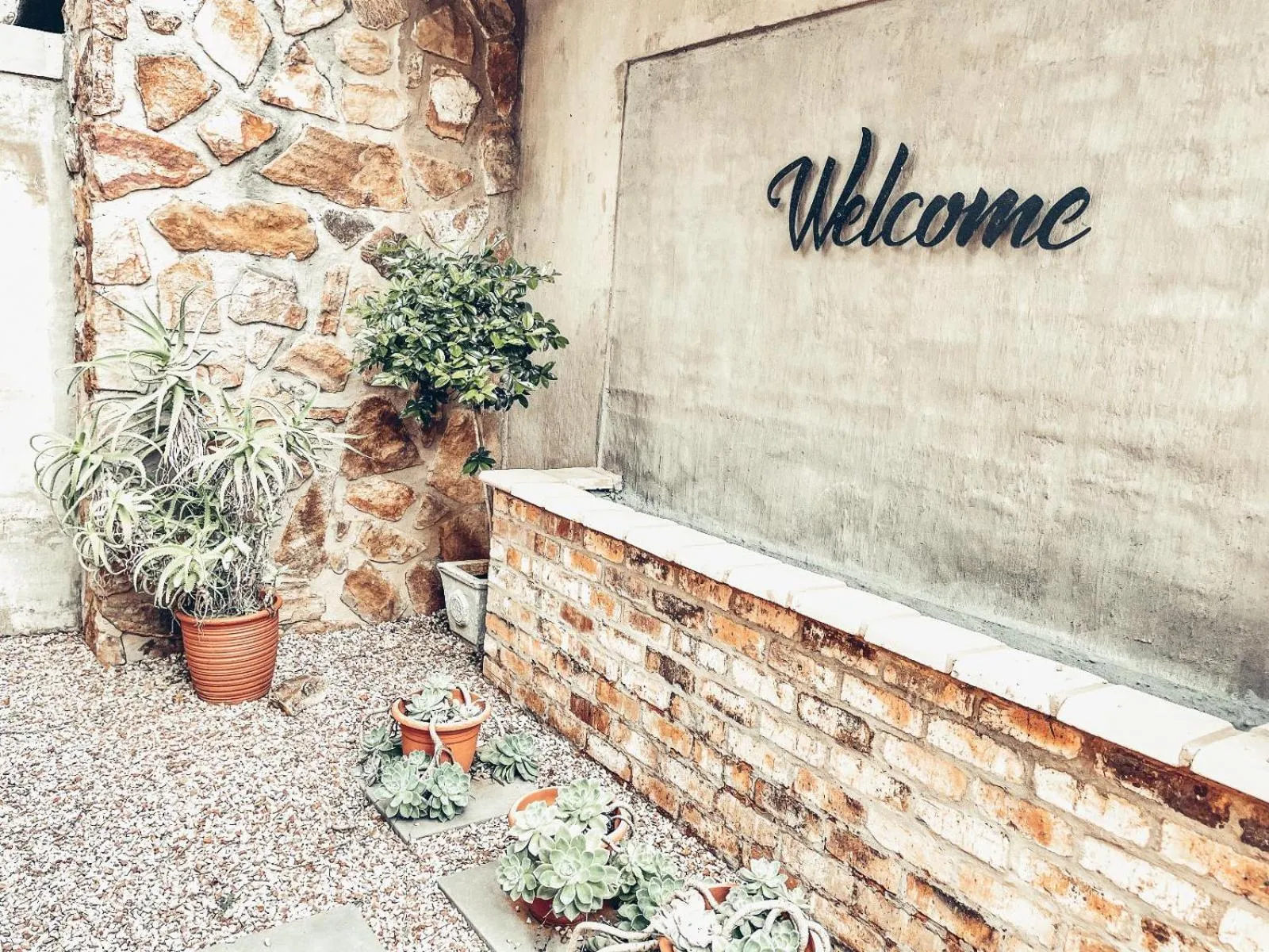 Facade/entrance in 59 On True North Guest Rooms