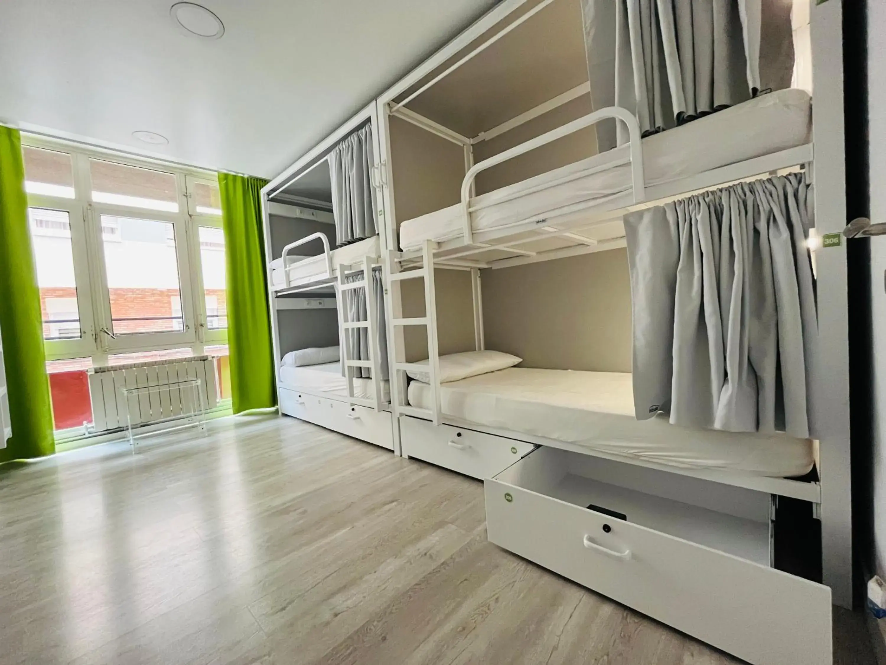 Single Bed in 8-Bed Mixed Dormitory Room in Alberguinn Single Bed in 8-Bed Mixed Dormitory Room in Alberguinn