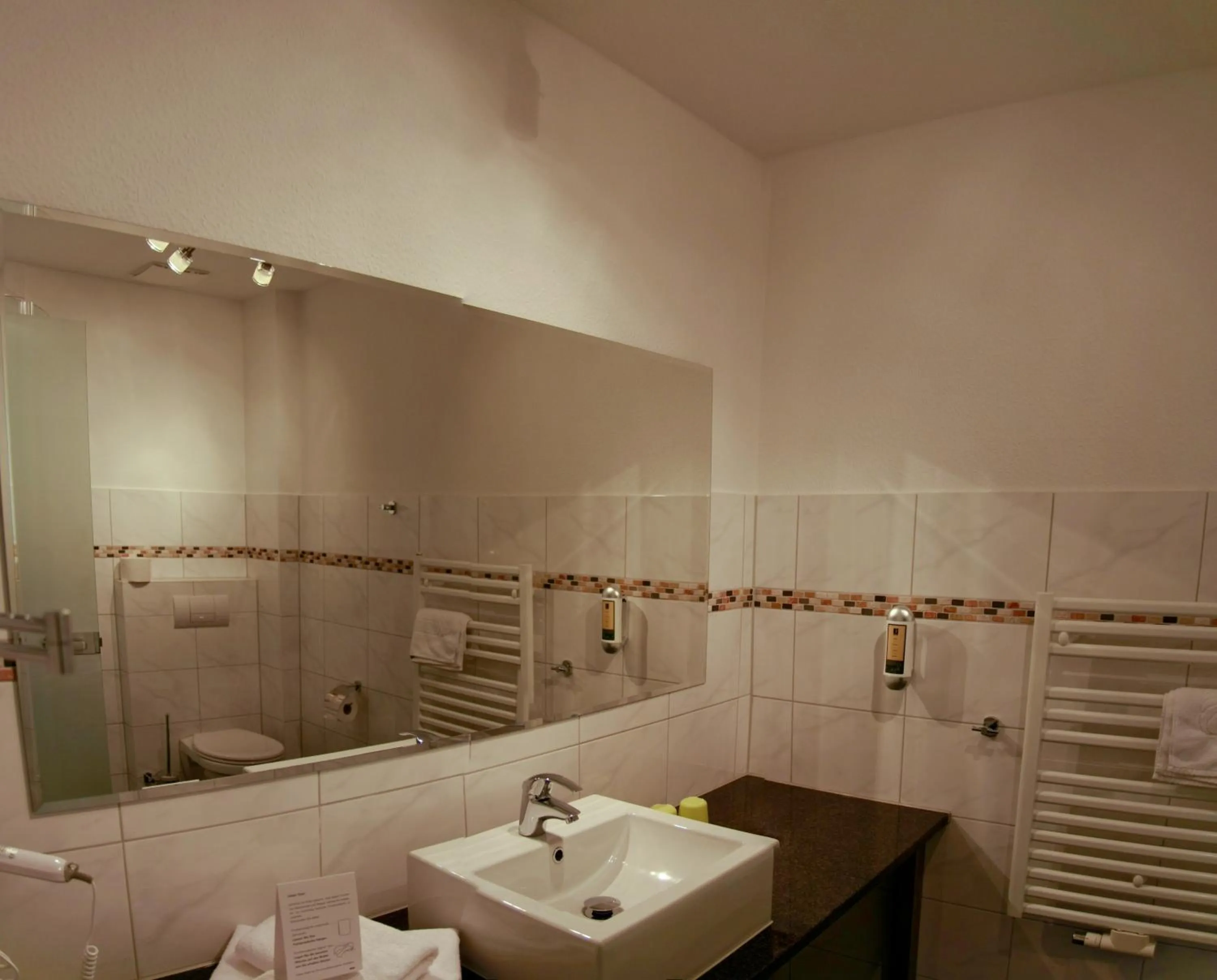 Bathroom in Fründts Hotel