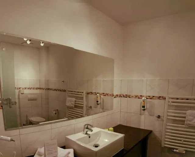 Bathroom in Fründts Hotel