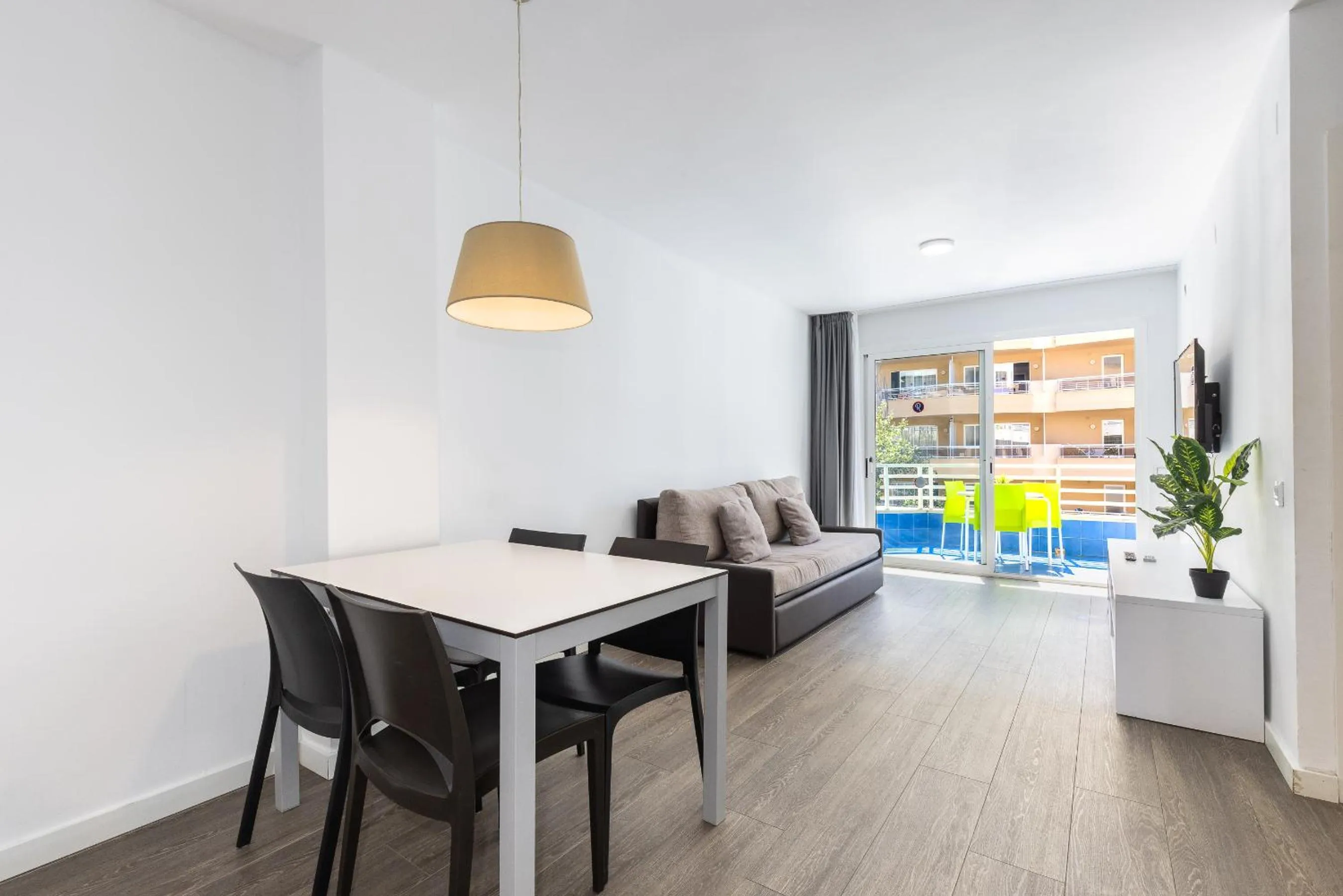 TV and multimedia in Rentalmar Zahara family suites