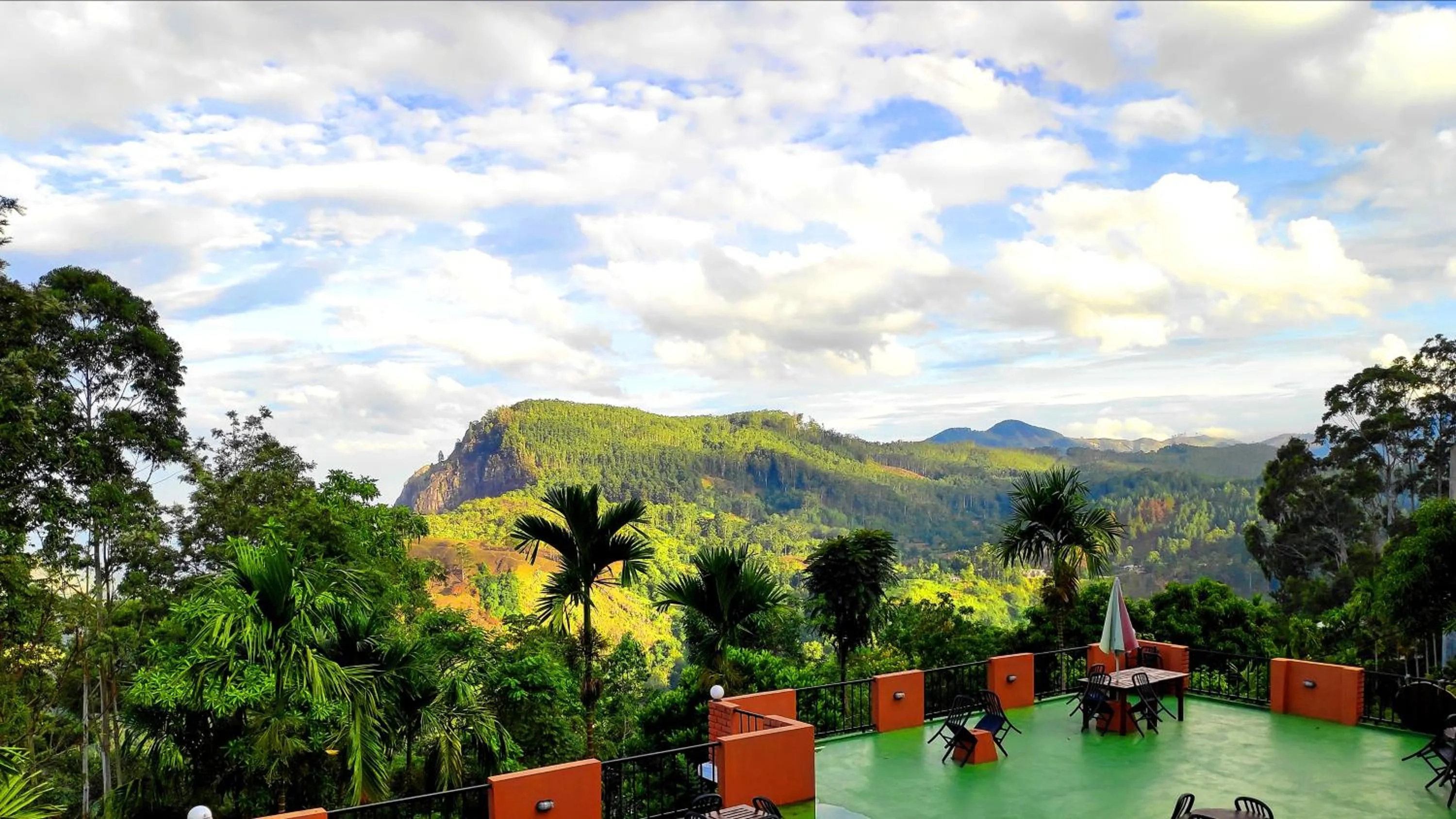 Mountain view in Ella Red Rock