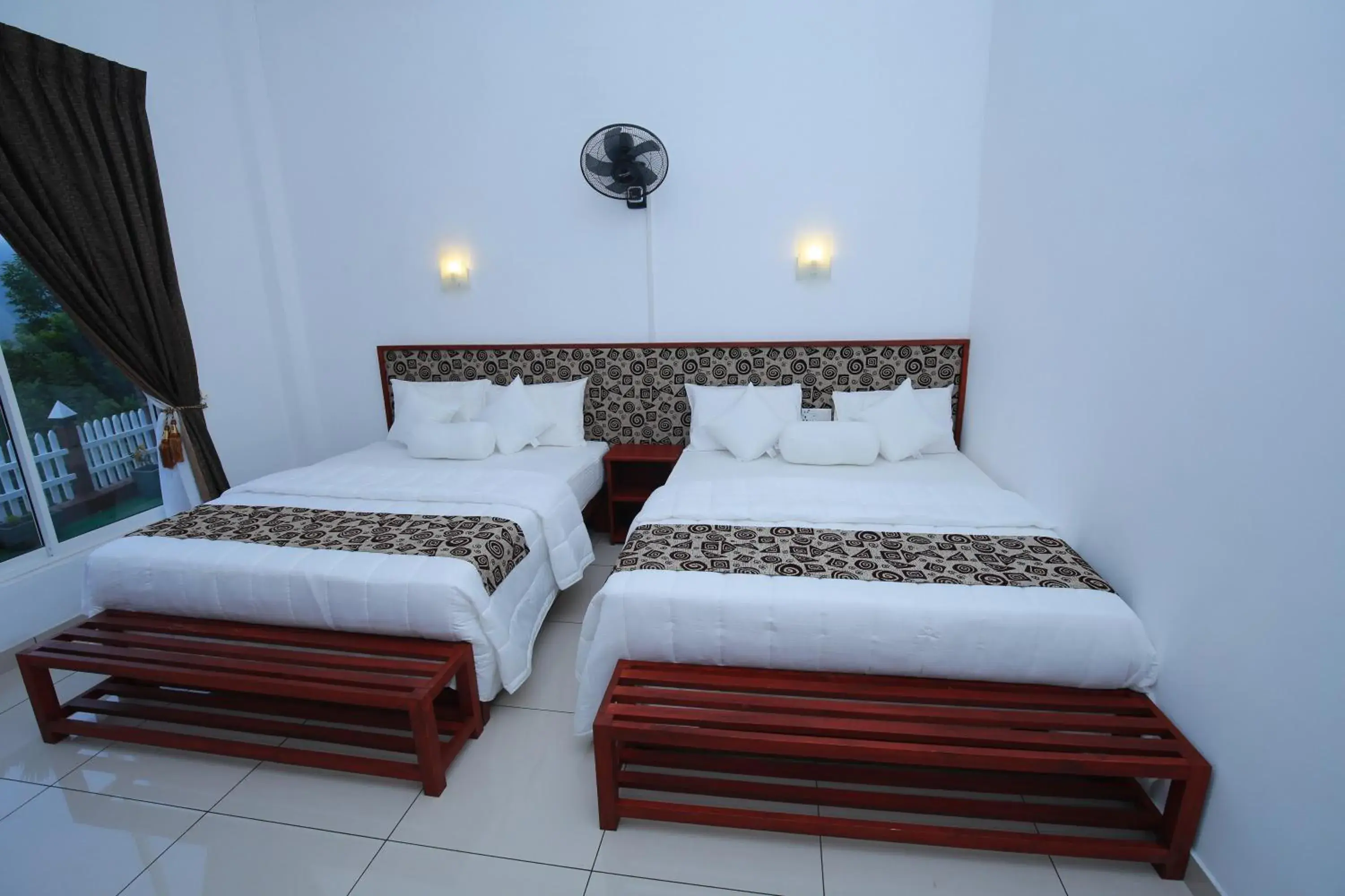 Quadruple Room - single occupancy in Ella Red Rock Quadruple Room - single occupancy in Ella Red Rock