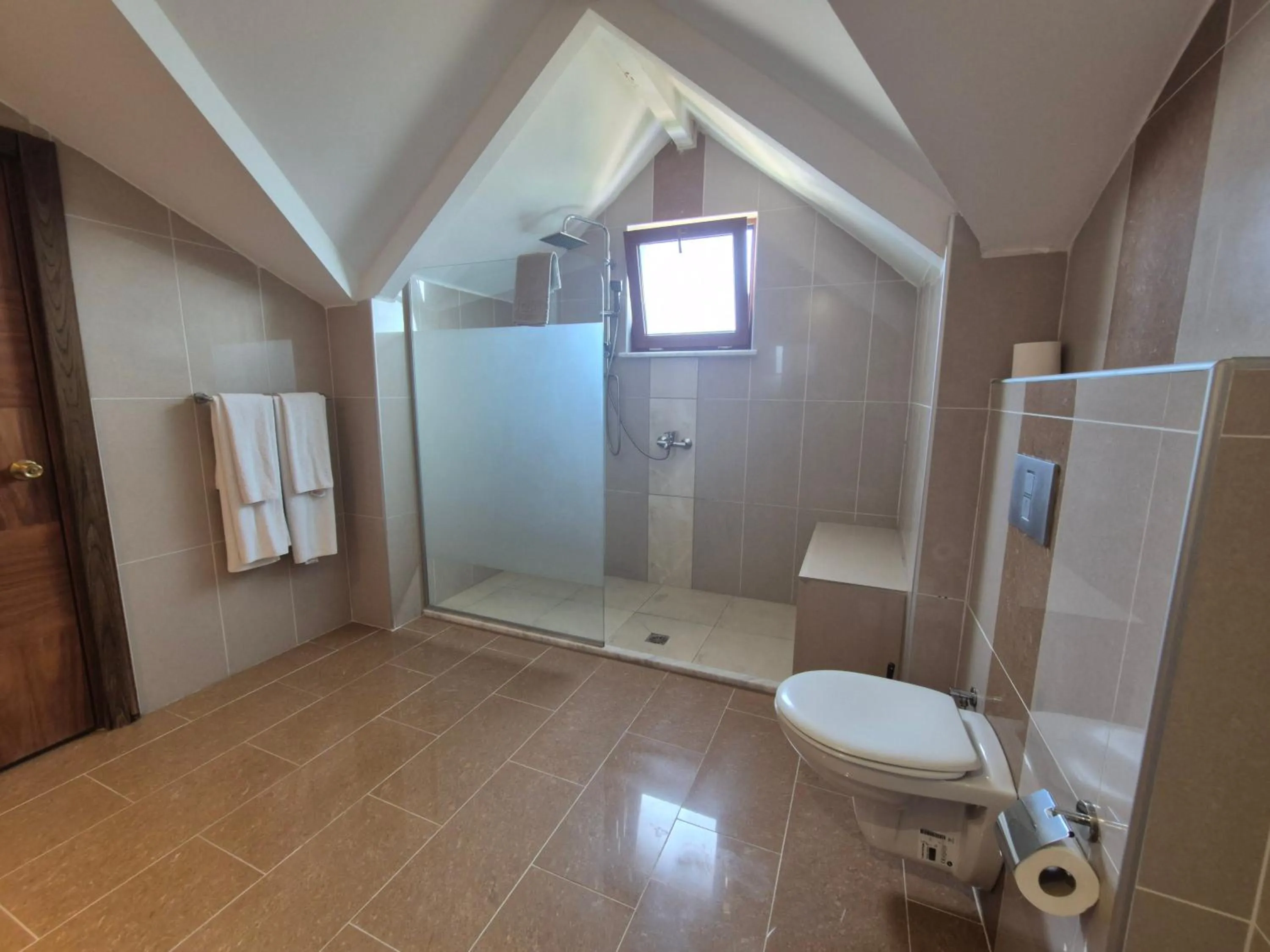 Shower in Dinara Apart Hotel