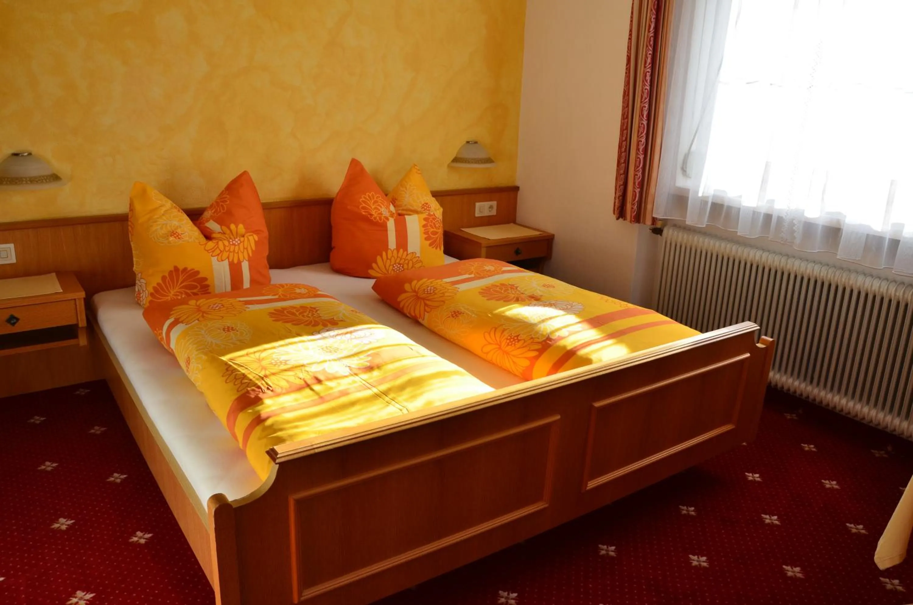 Bed in Appartements Gästehaus Schrott