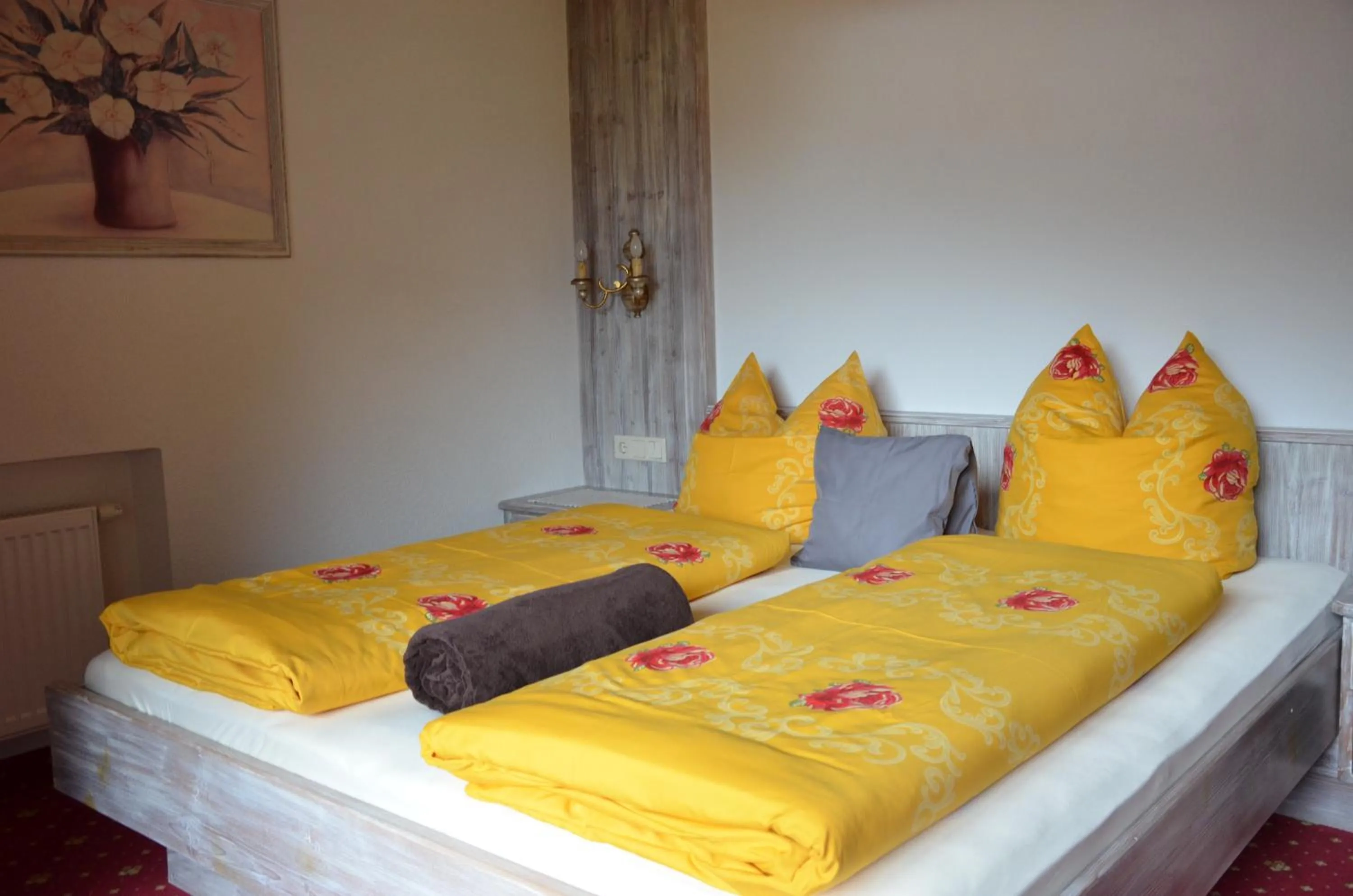 Bed in Appartements Gästehaus Schrott