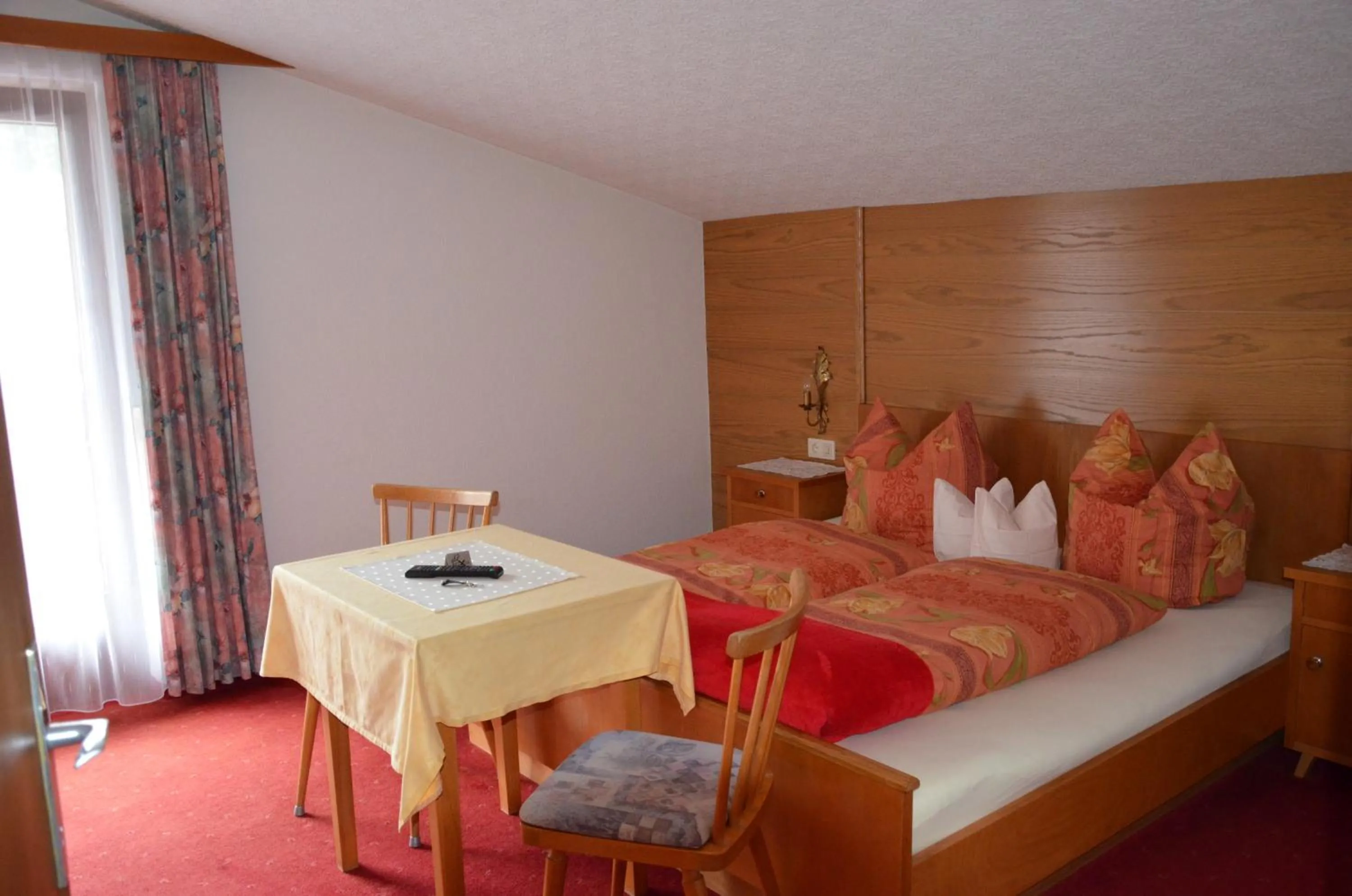 Bed in Appartements Gästehaus Schrott