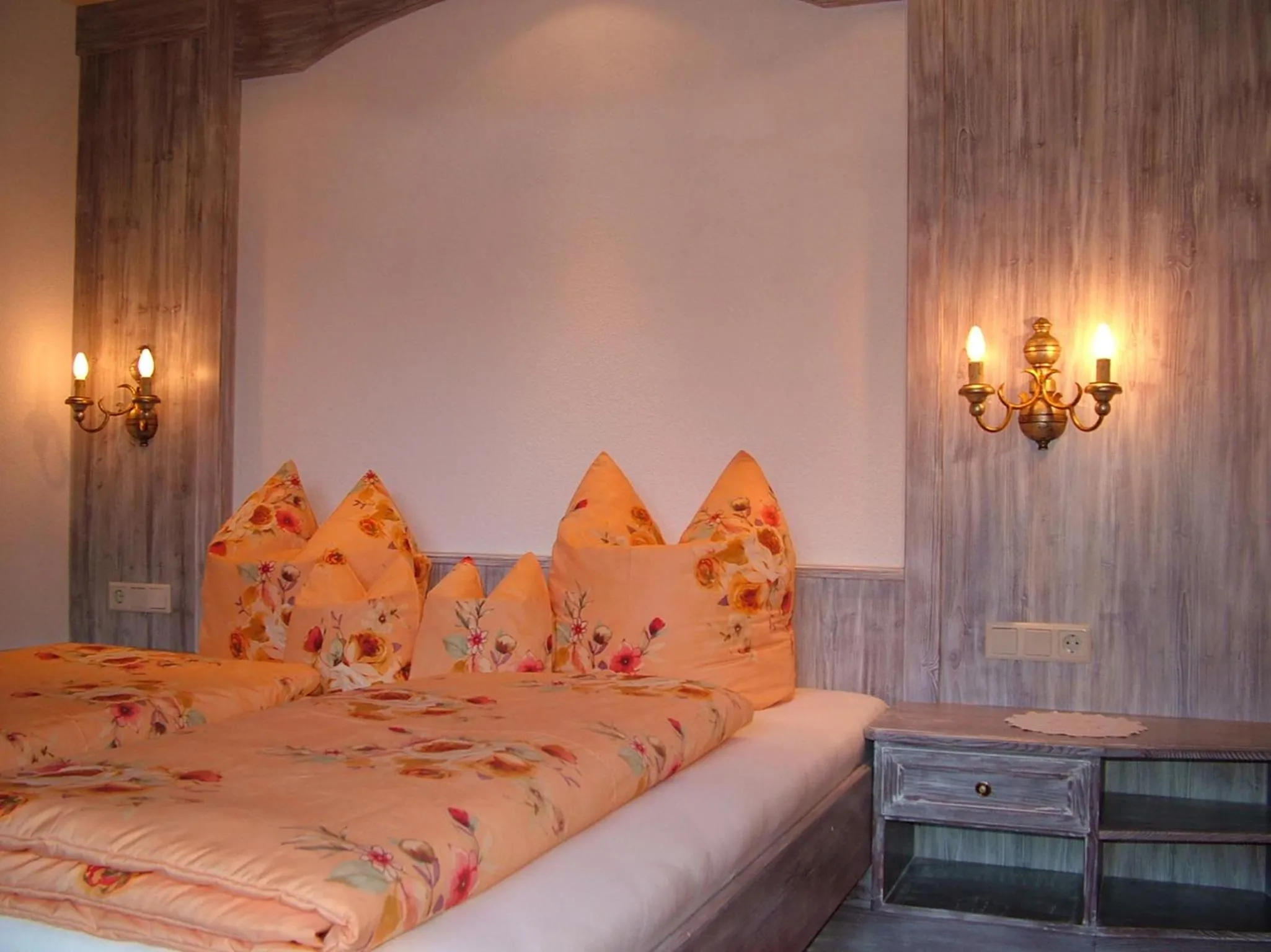 Bed in Appartements Gästehaus Schrott