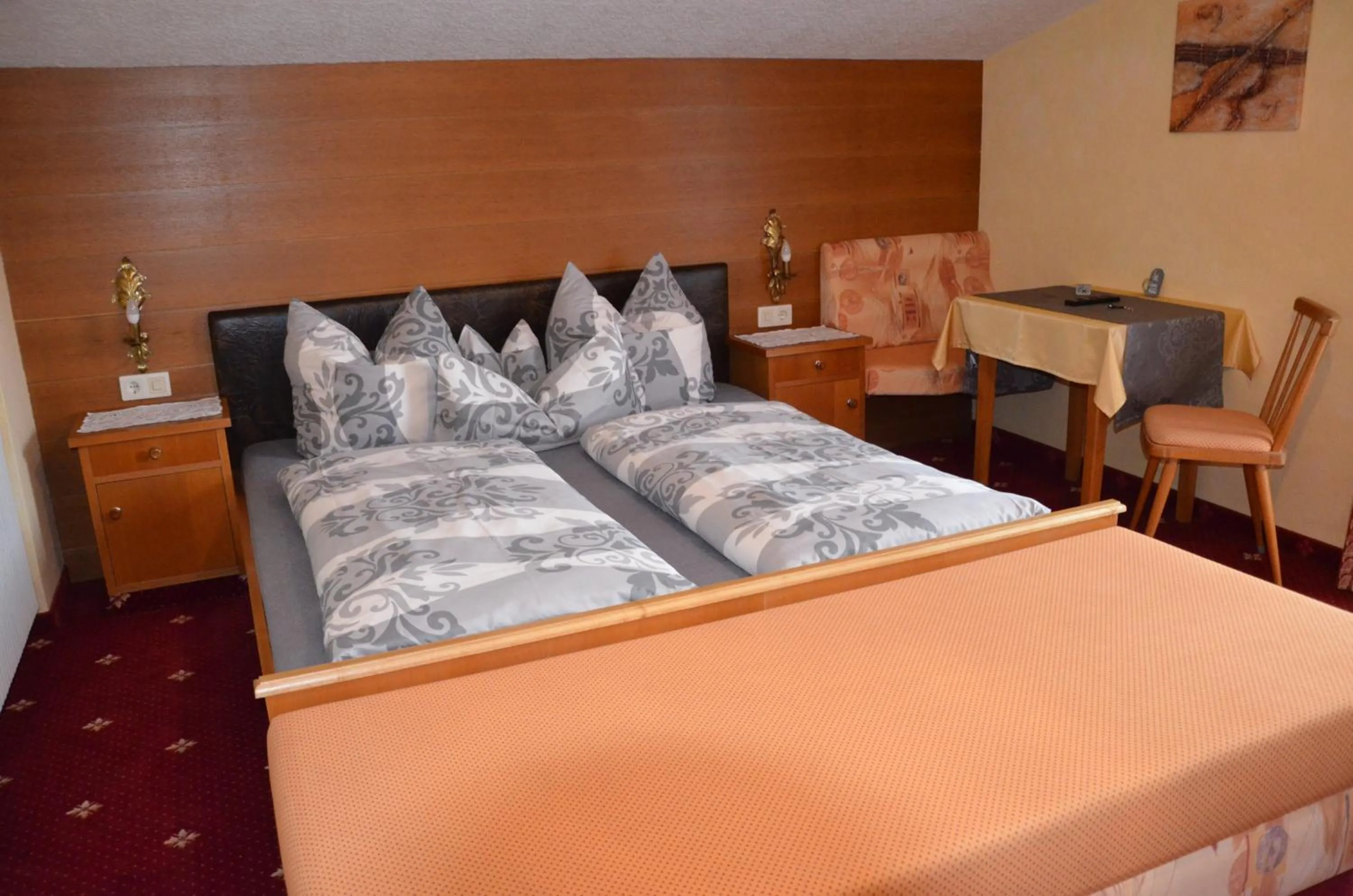 Bed in Appartements Gästehaus Schrott