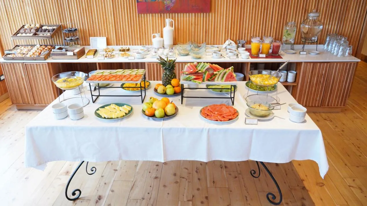 Buffet breakfast in Destino Sur Hotel & Spa de Montaña