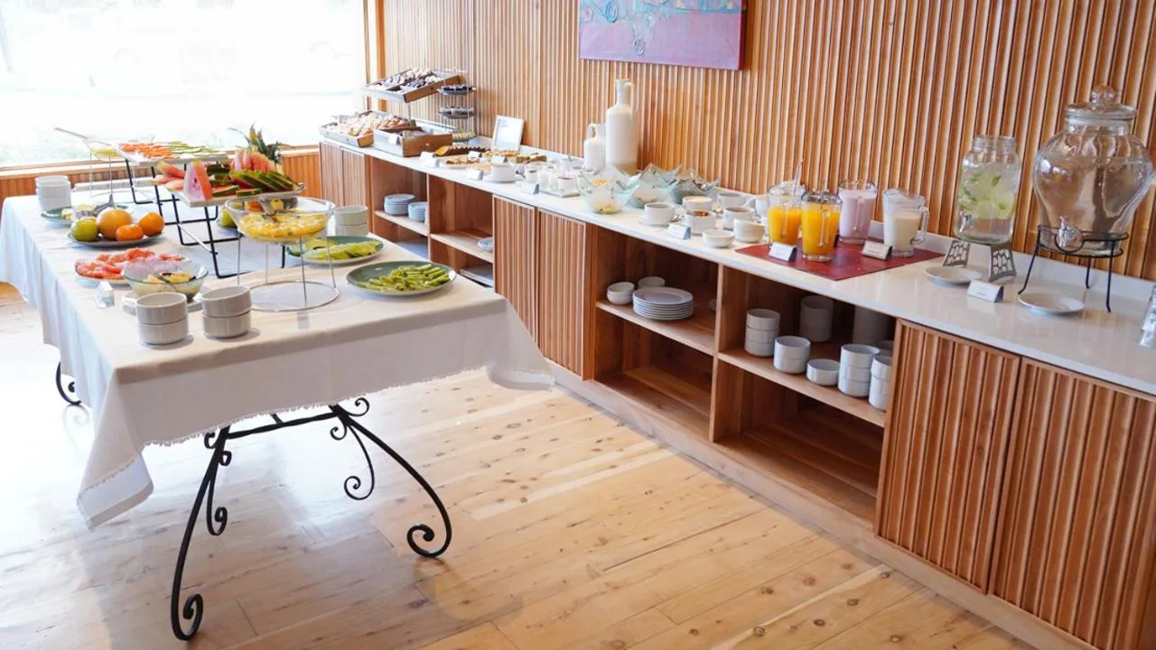 Buffet breakfast in Destino Sur Hotel & Spa de Montaña