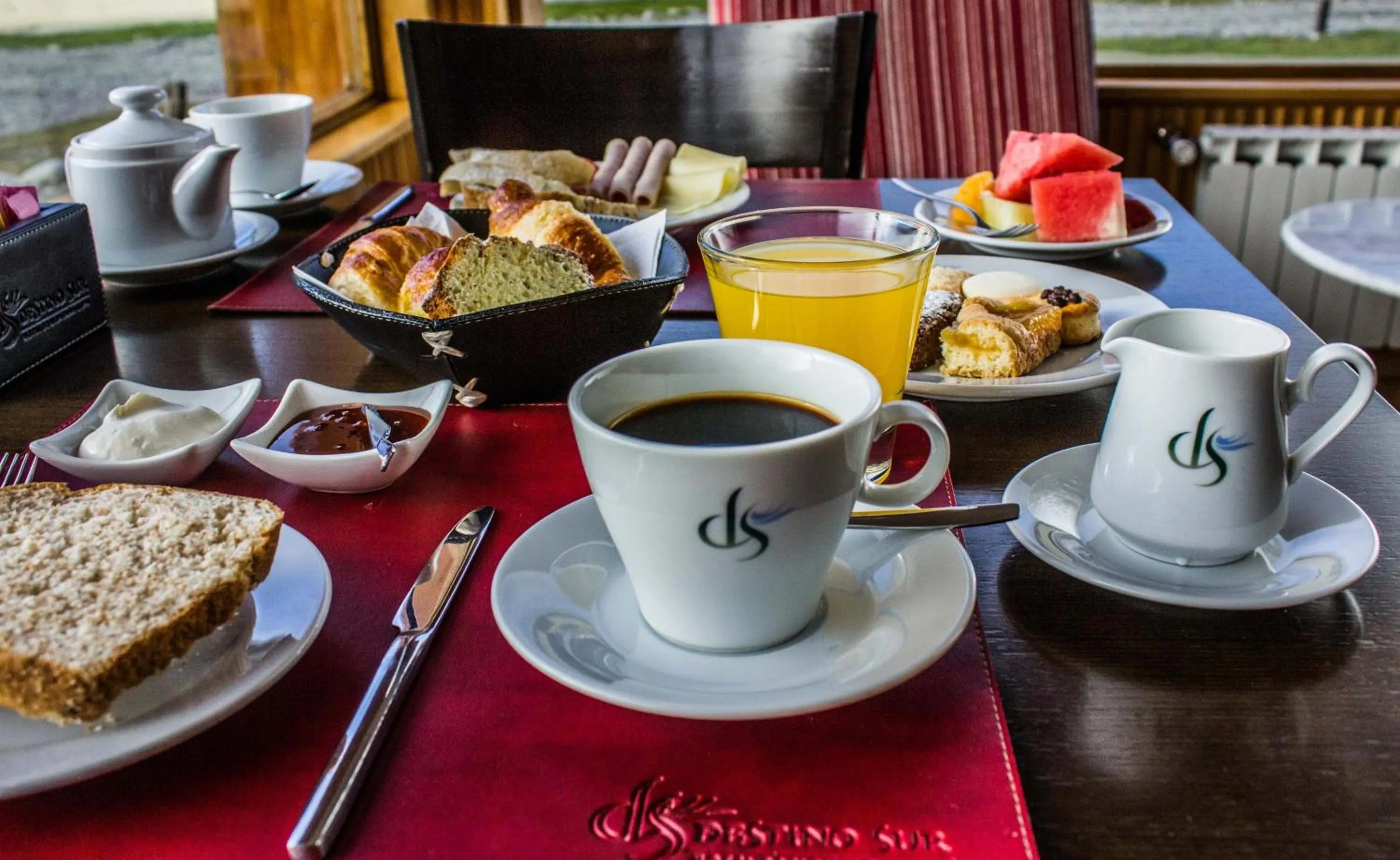Buffet breakfast in Destino Sur Hotel & Spa de Montaña