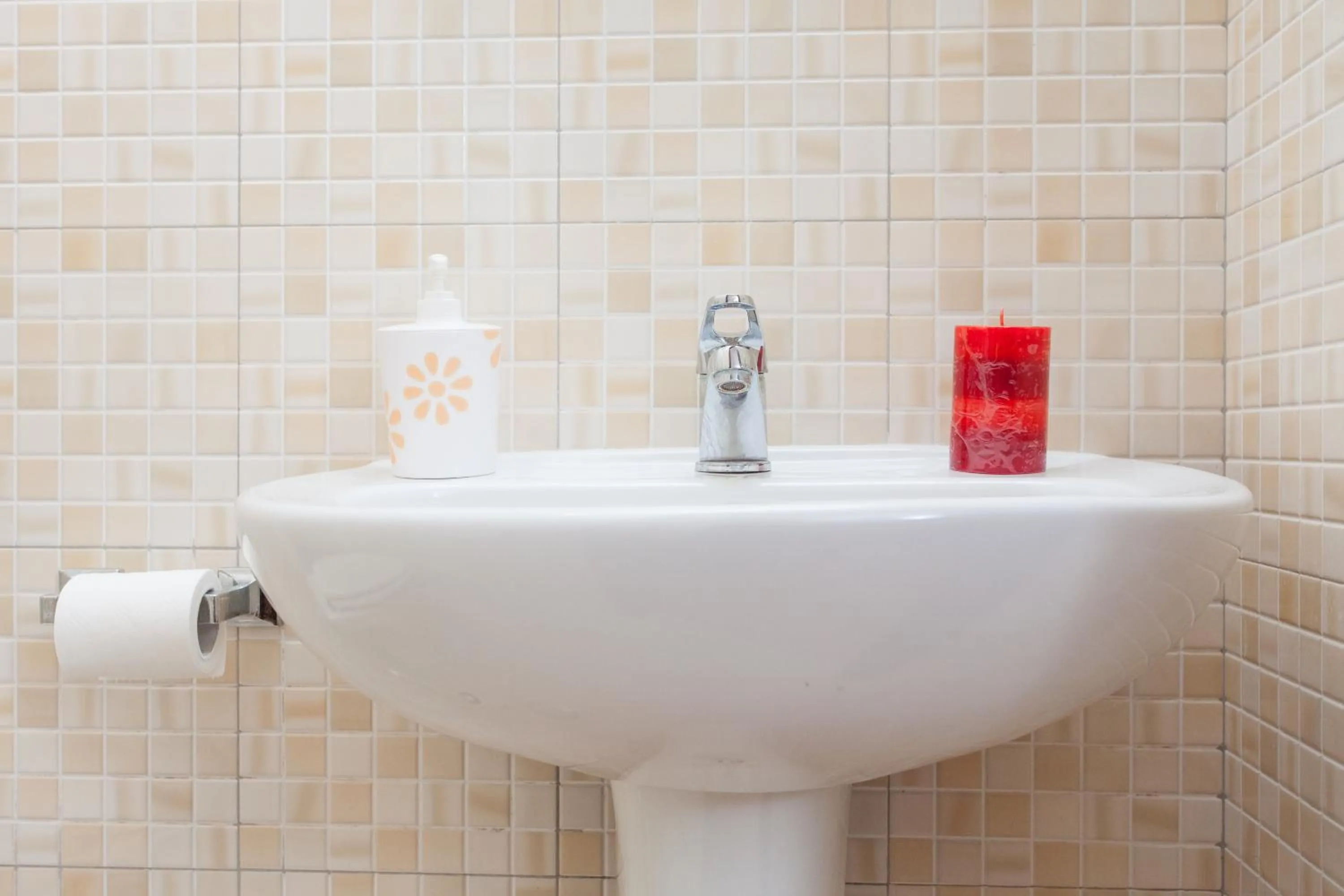Toilet in Meltin' Rome Guest House