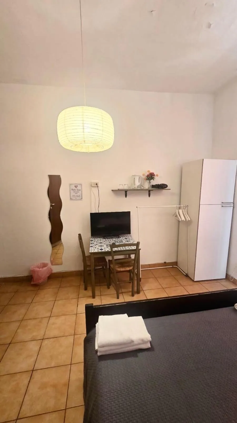 Bed in Meltin' Rome Guest House