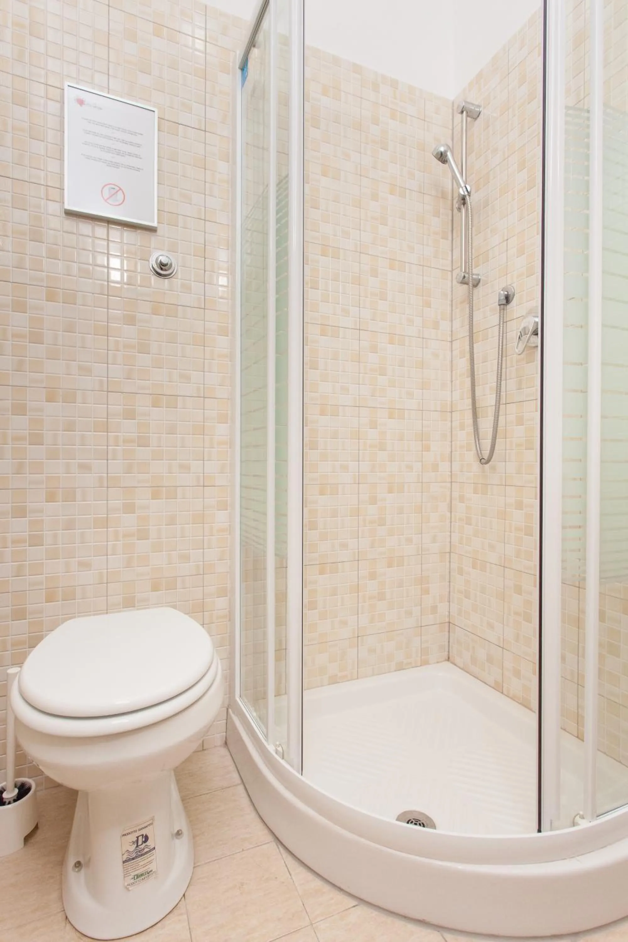 Bathroom in Meltin' Rome Guest House