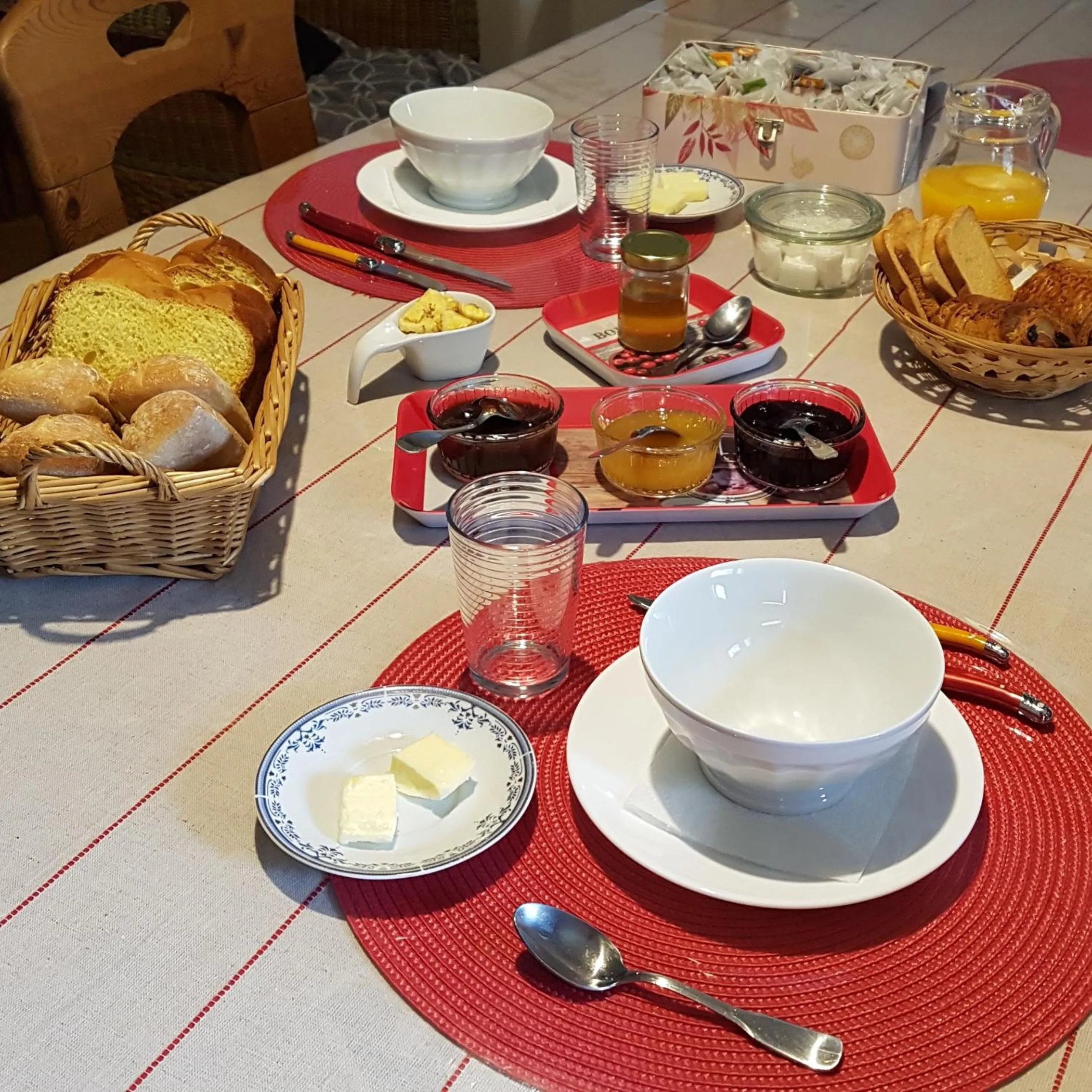 Breakfast in La Grange Des Roches Roses