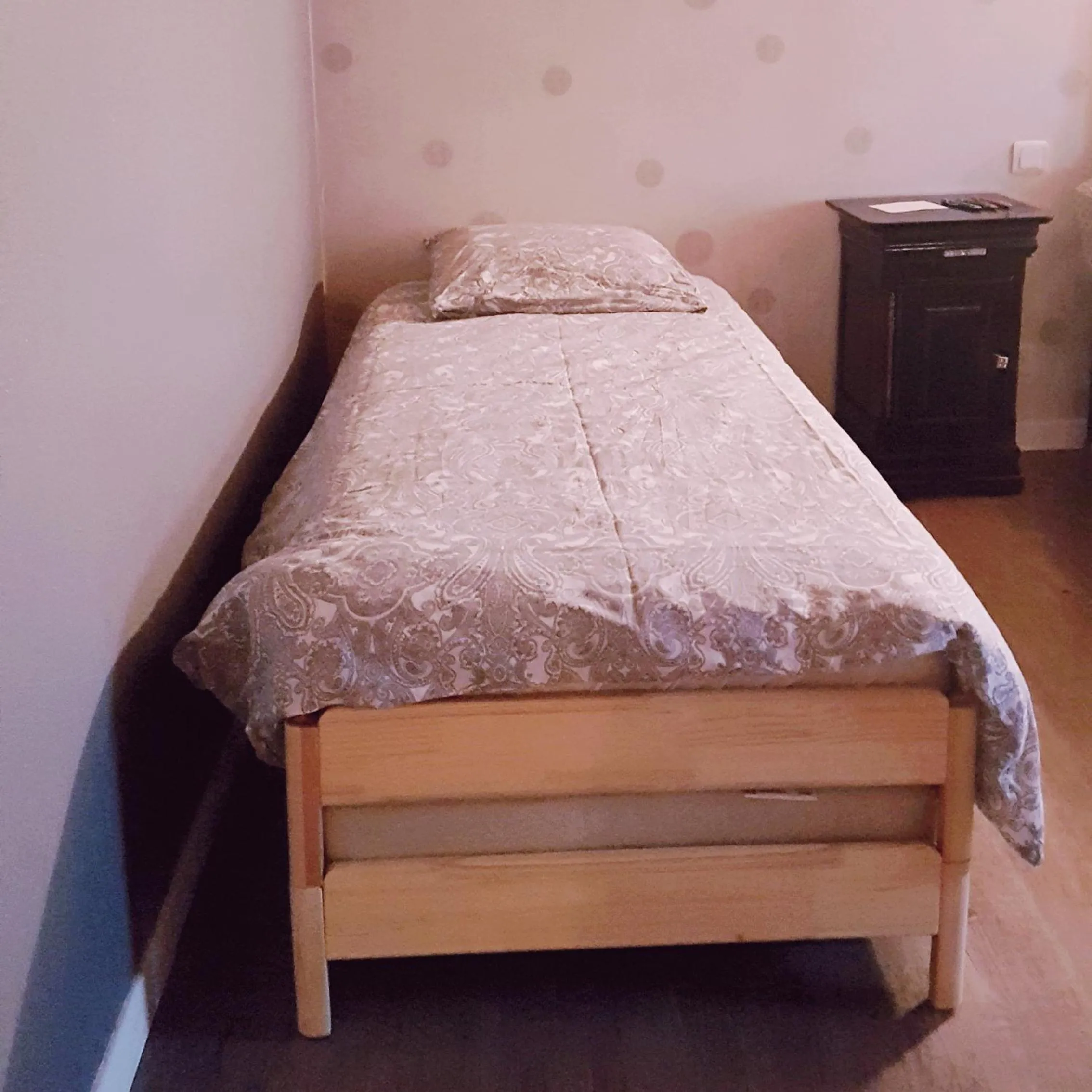 Bed in La Grange Des Roches Roses