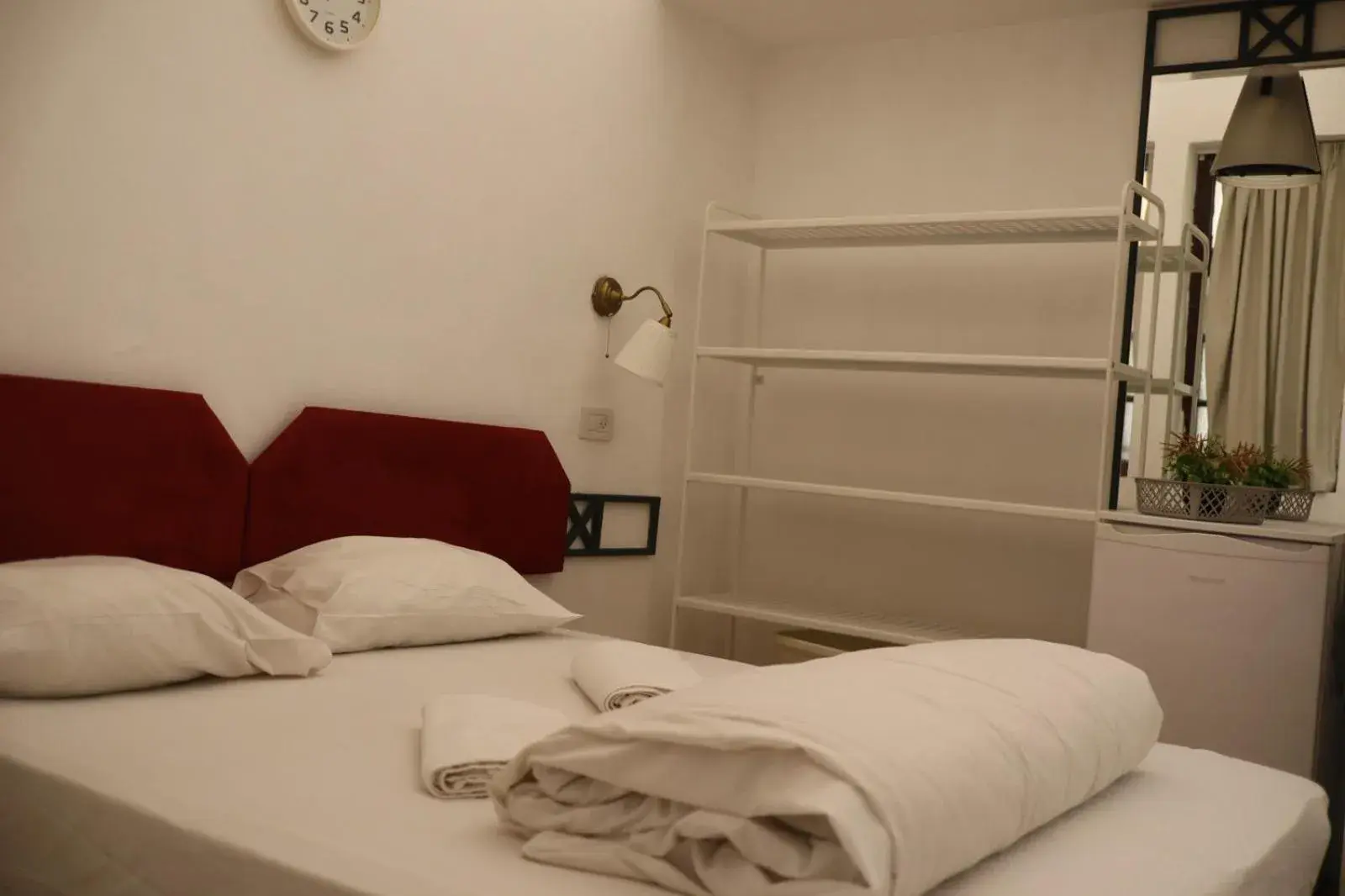 Budget Double Room in Ron Hotel Budget Double Room in Ron Hotel