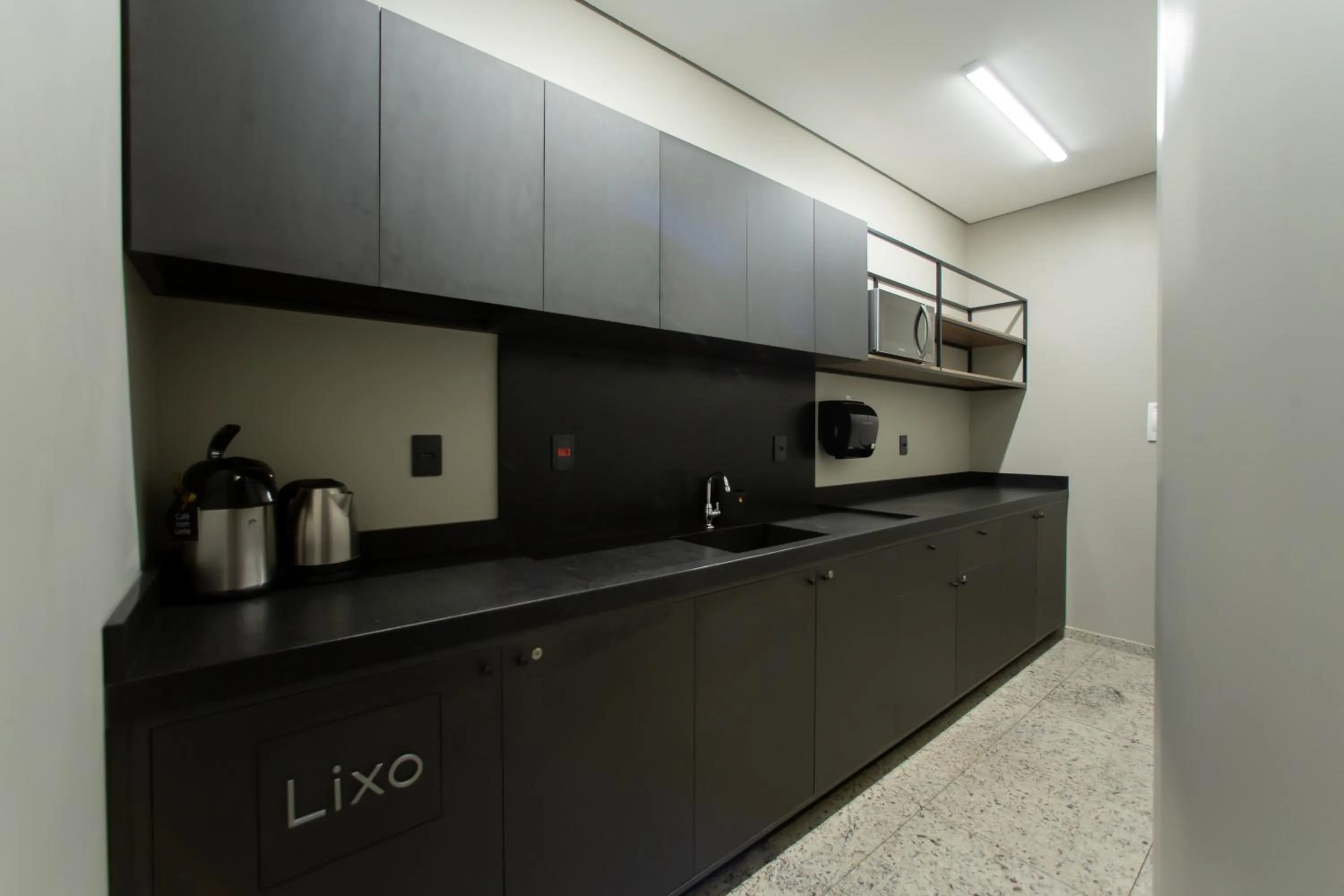 Communal kitchen in Luz Hotel Pato Branco
