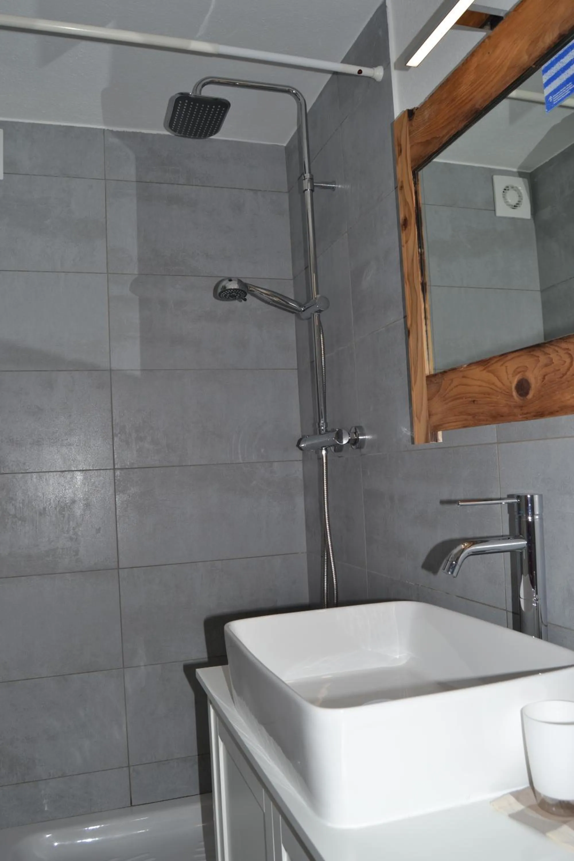 Shower in Mountain Lodge Sedrun