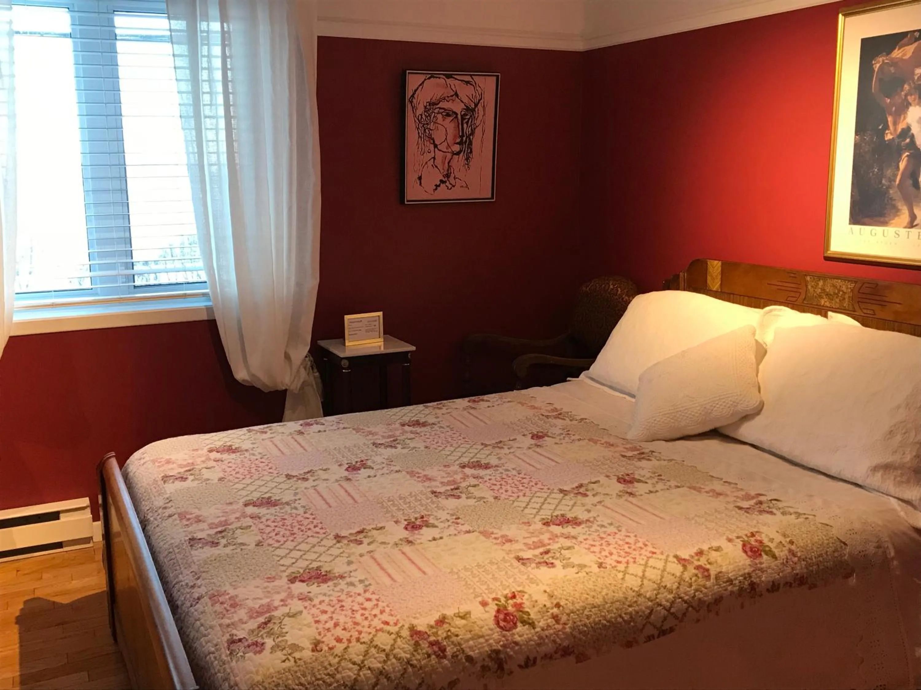 Bedroom, Bed in Gite Chute Couette Cafe