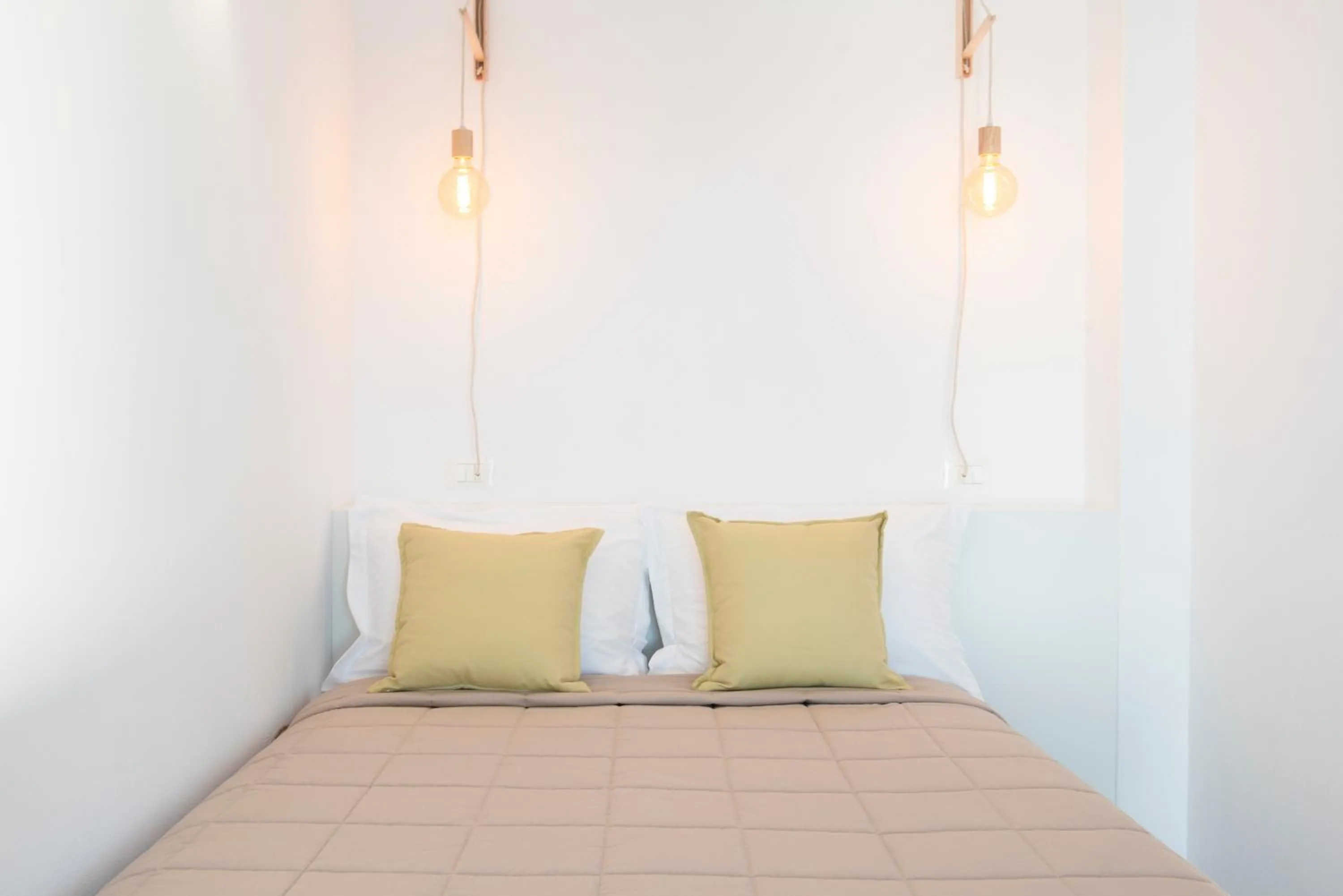 Bedroom, Bed in Valery Suites