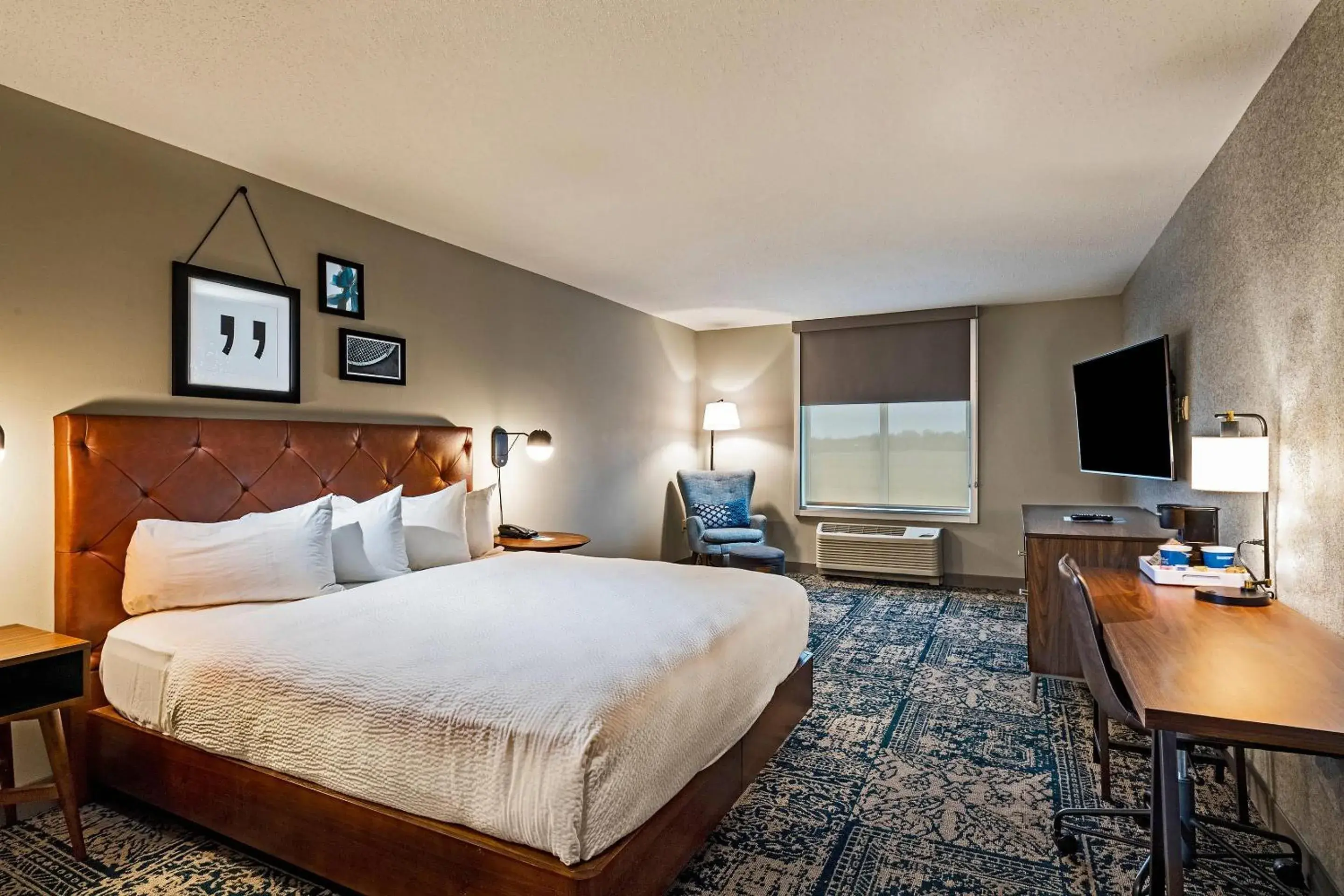 Bedroom, Bed in Radisson Hotel Fairview Heights - St Louis Bedroom, Bed in Radisson Hotel Fairview Heights - St Louis