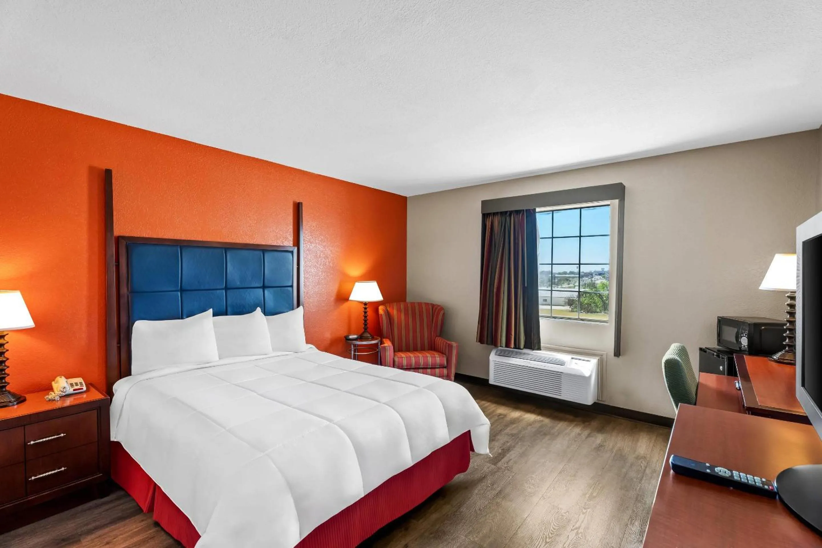 Bedroom, Bed in Rodeway Inn