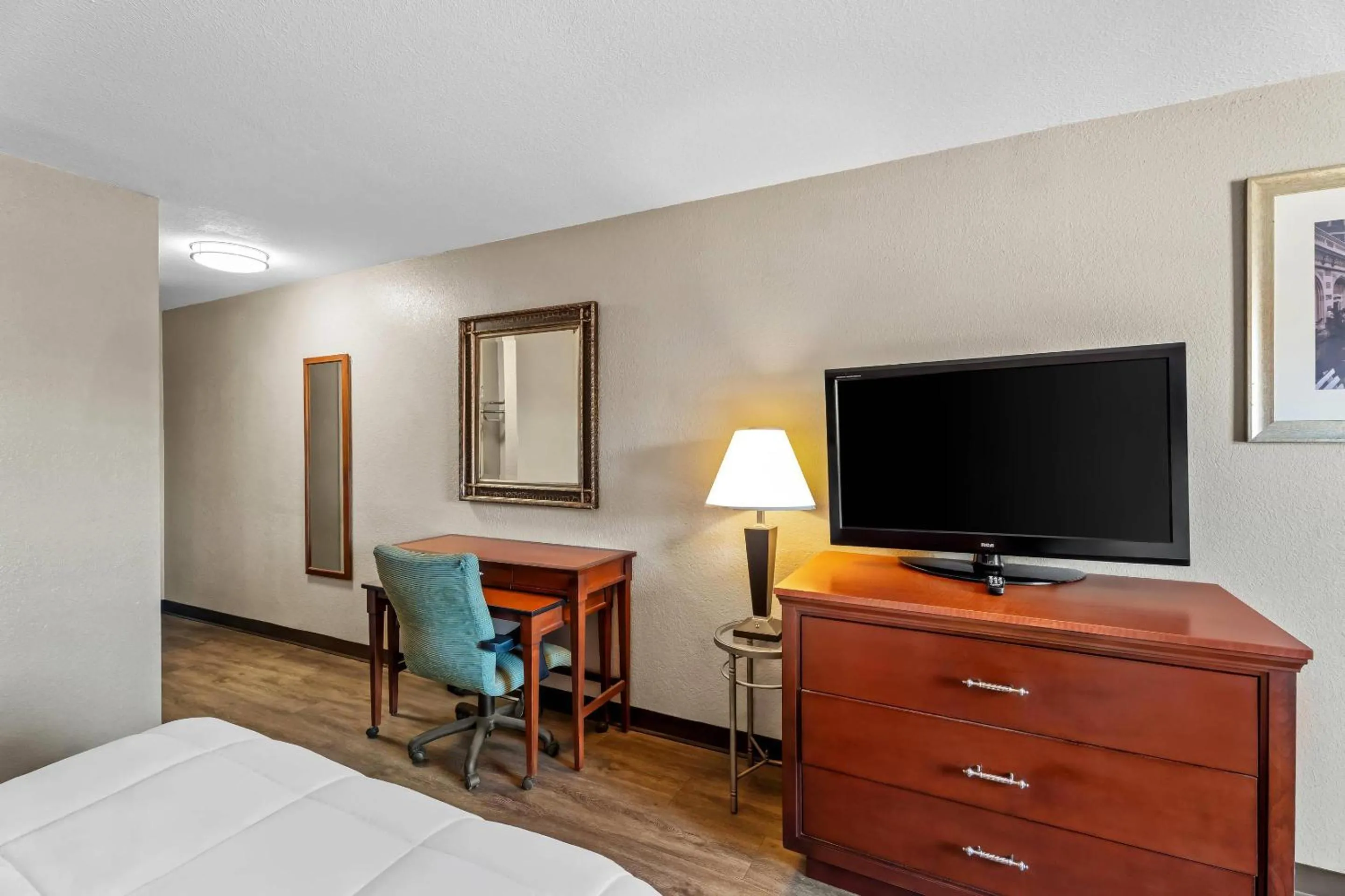 Bedroom, Bed in Rodeway Inn