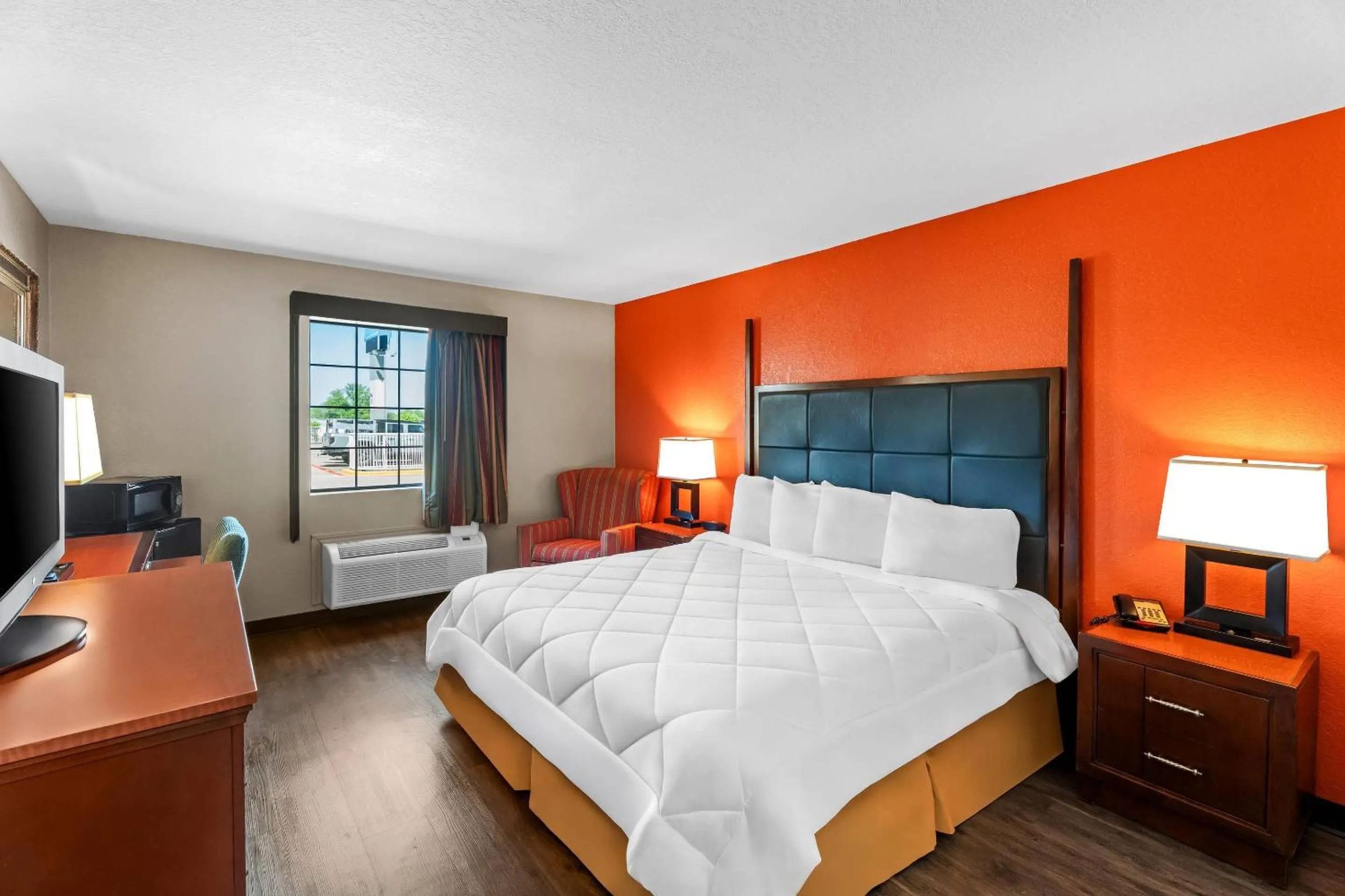 Bedroom, Bed in Rodeway Inn
