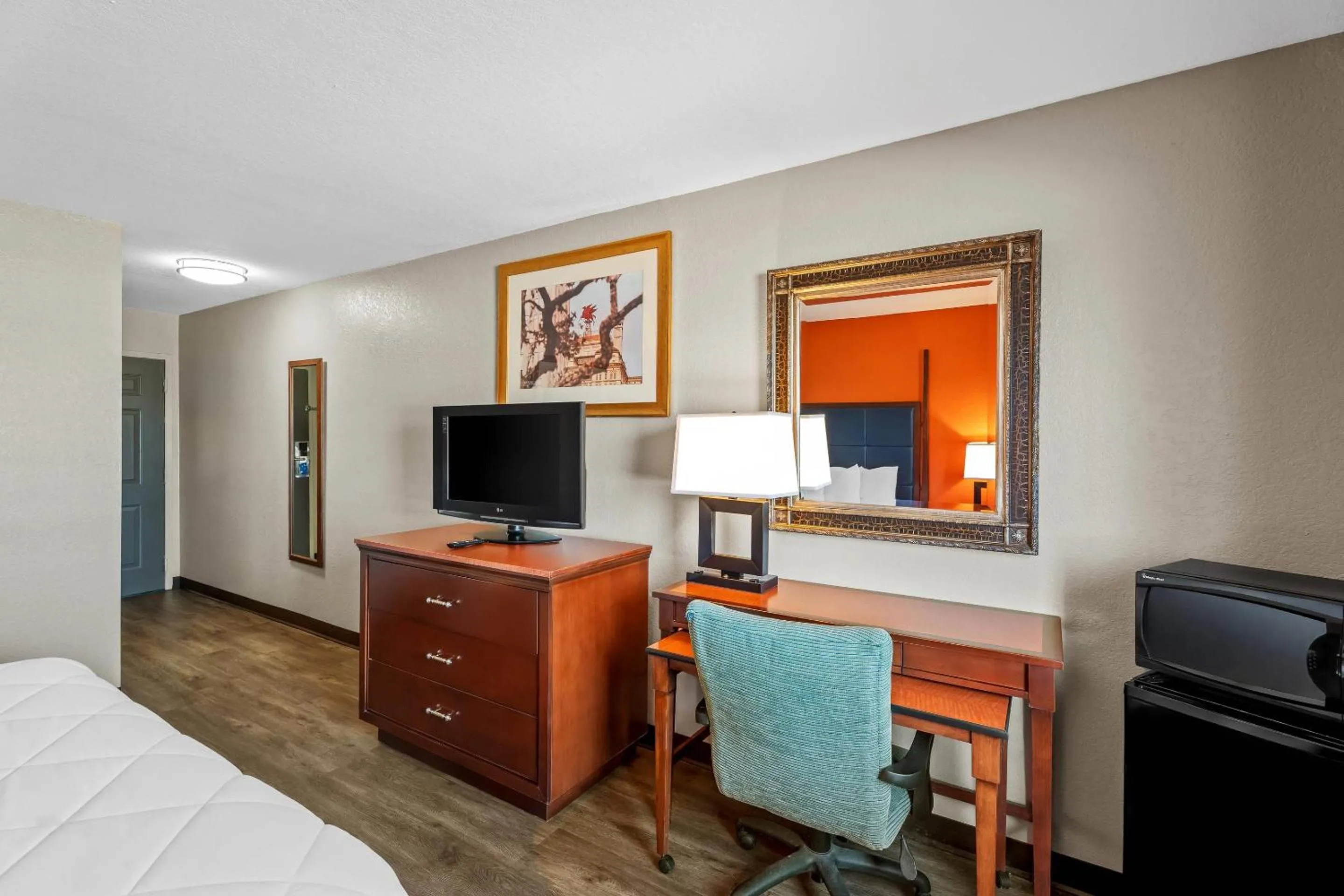 Bedroom, Bed in Rodeway Inn