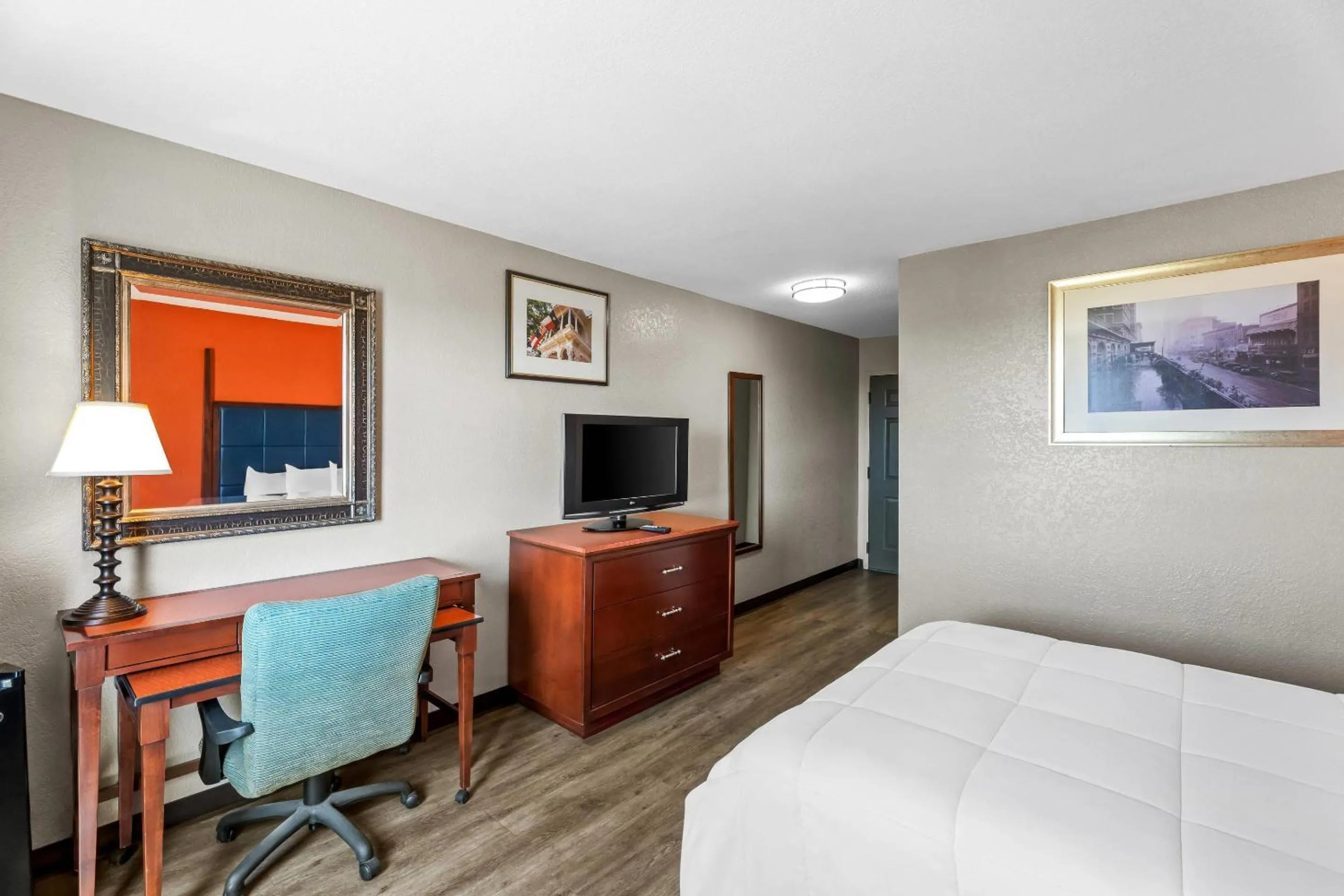 Bedroom, Bed in Rodeway Inn