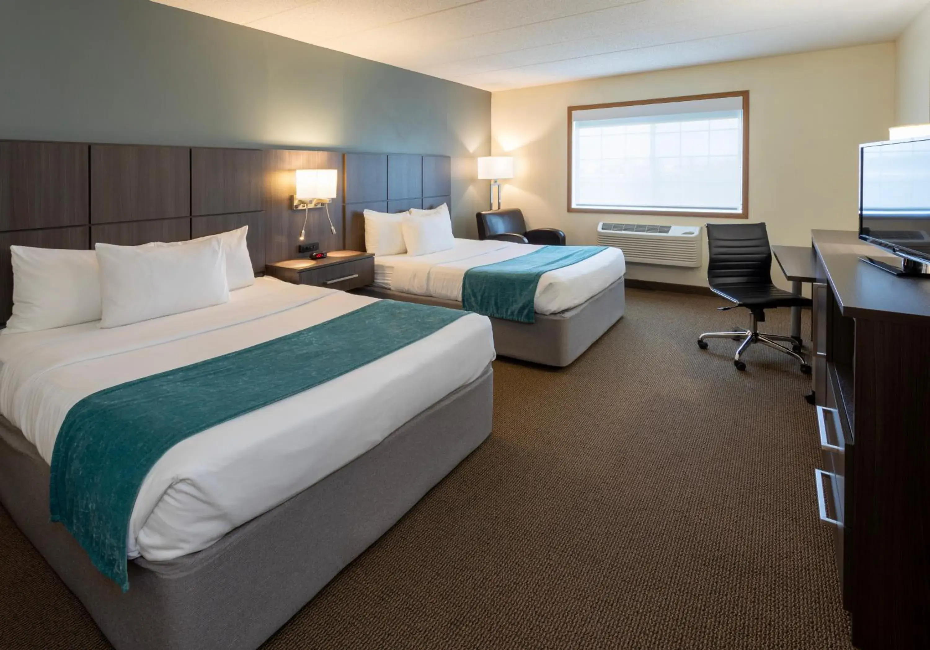 Bed in Paynesville Inn & Suites Bed in Paynesville Inn & Suites