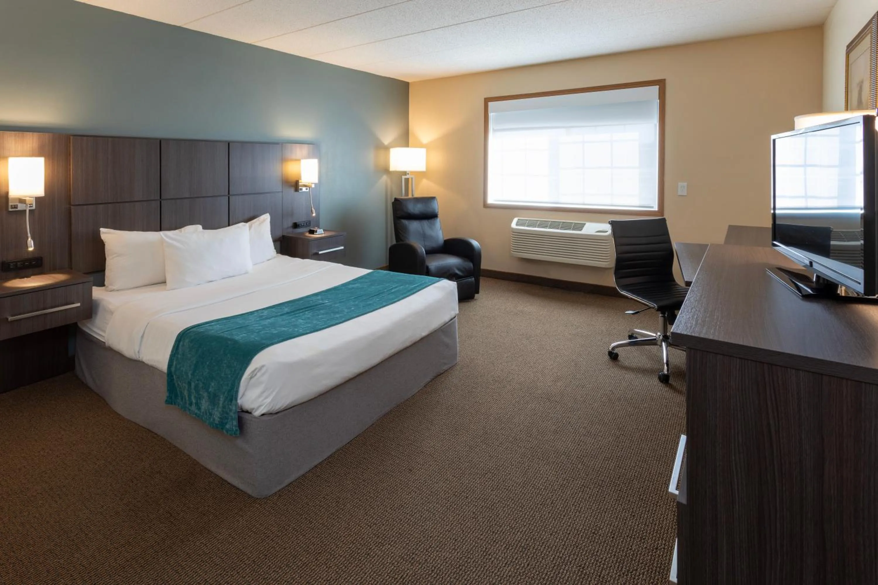 Bed in Paynesville Inn & Suites