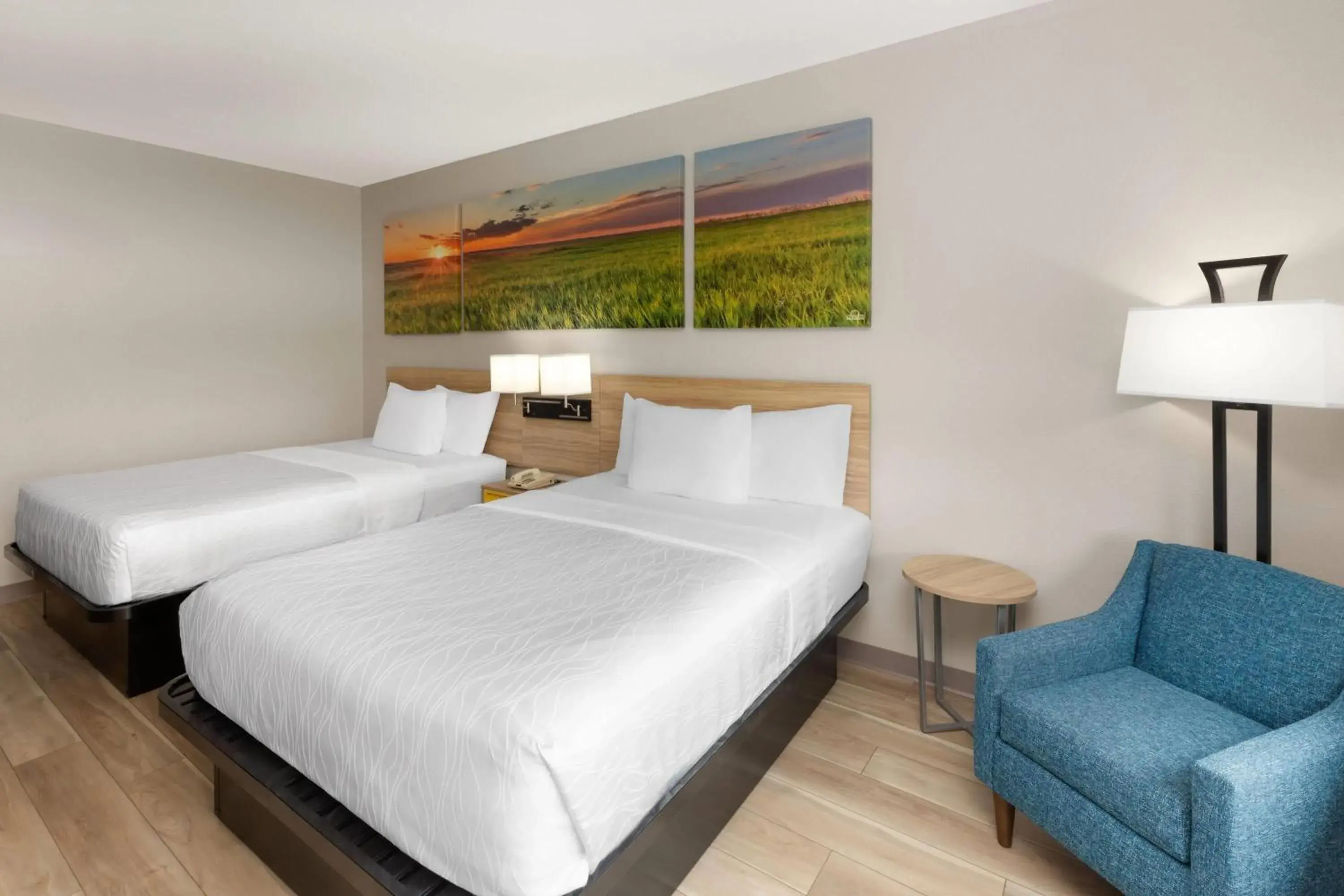 Photo of the whole room, Bed in Days Inn & Suites by Wyndham Sam Houston Tollway Photo of the whole room, Bed in Days Inn & Suites by Wyndham Sam Houston Tollway