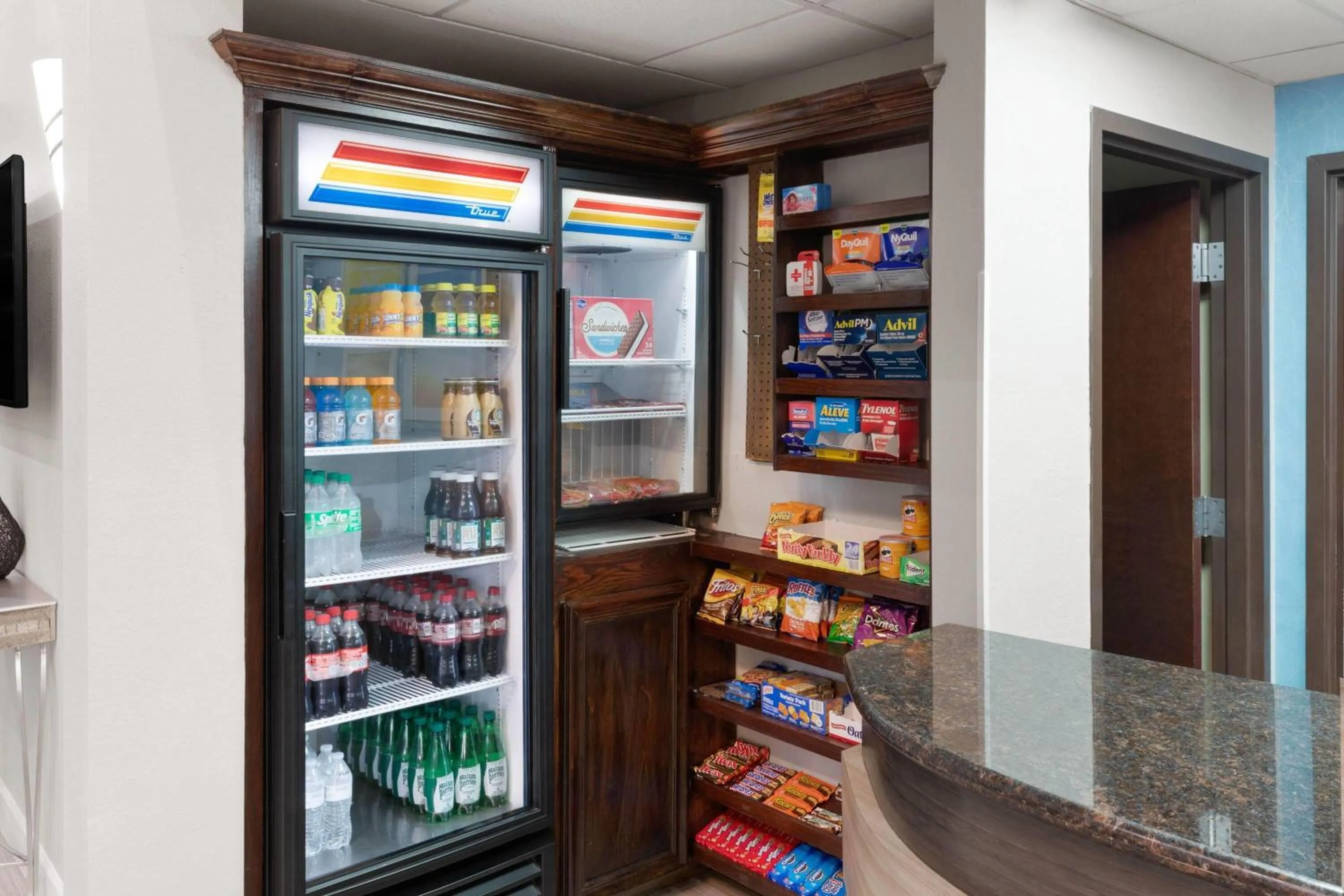 Food and drinks in Days Inn & Suites by Wyndham Sam Houston Tollway