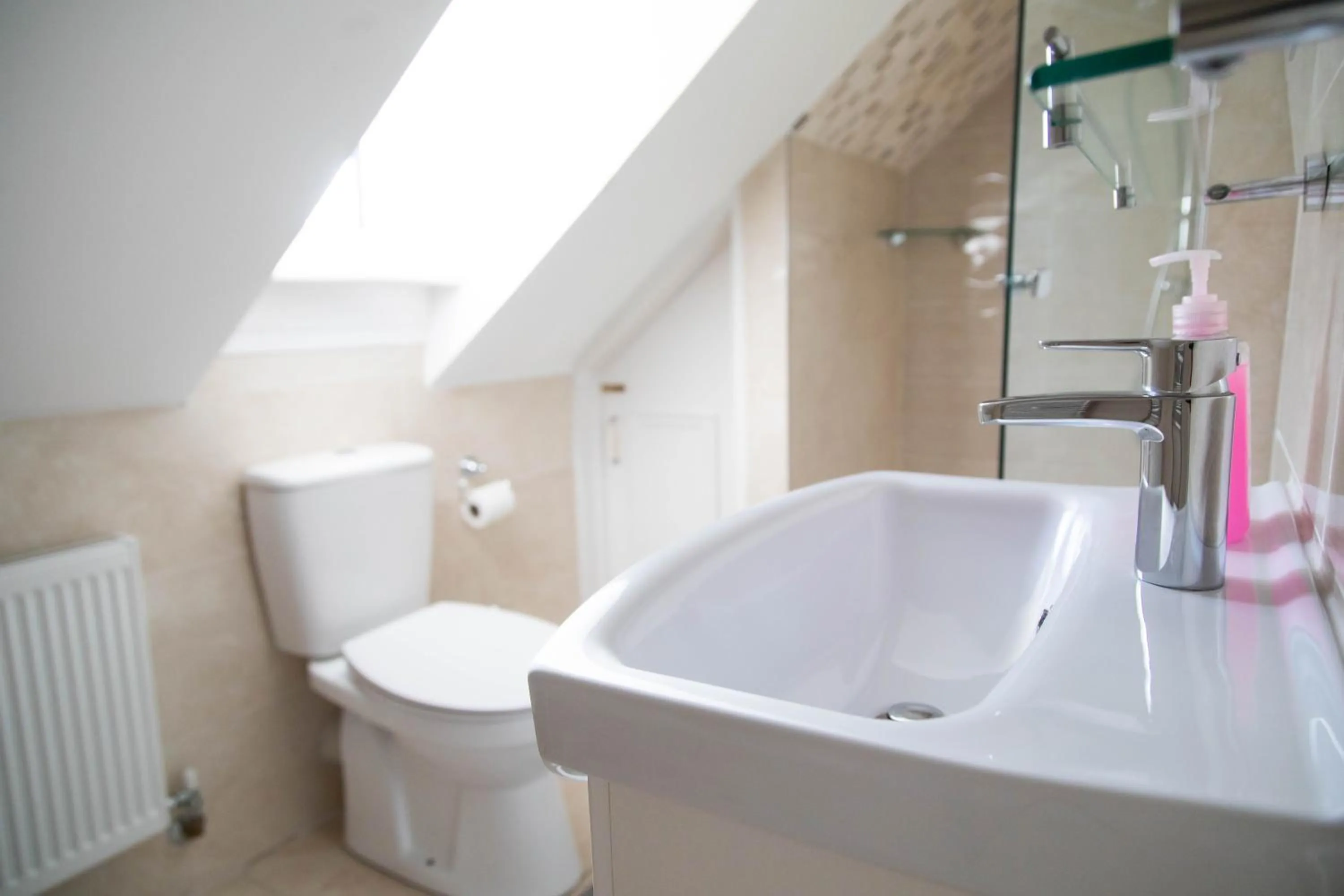 Toilet in Molloys Apartments