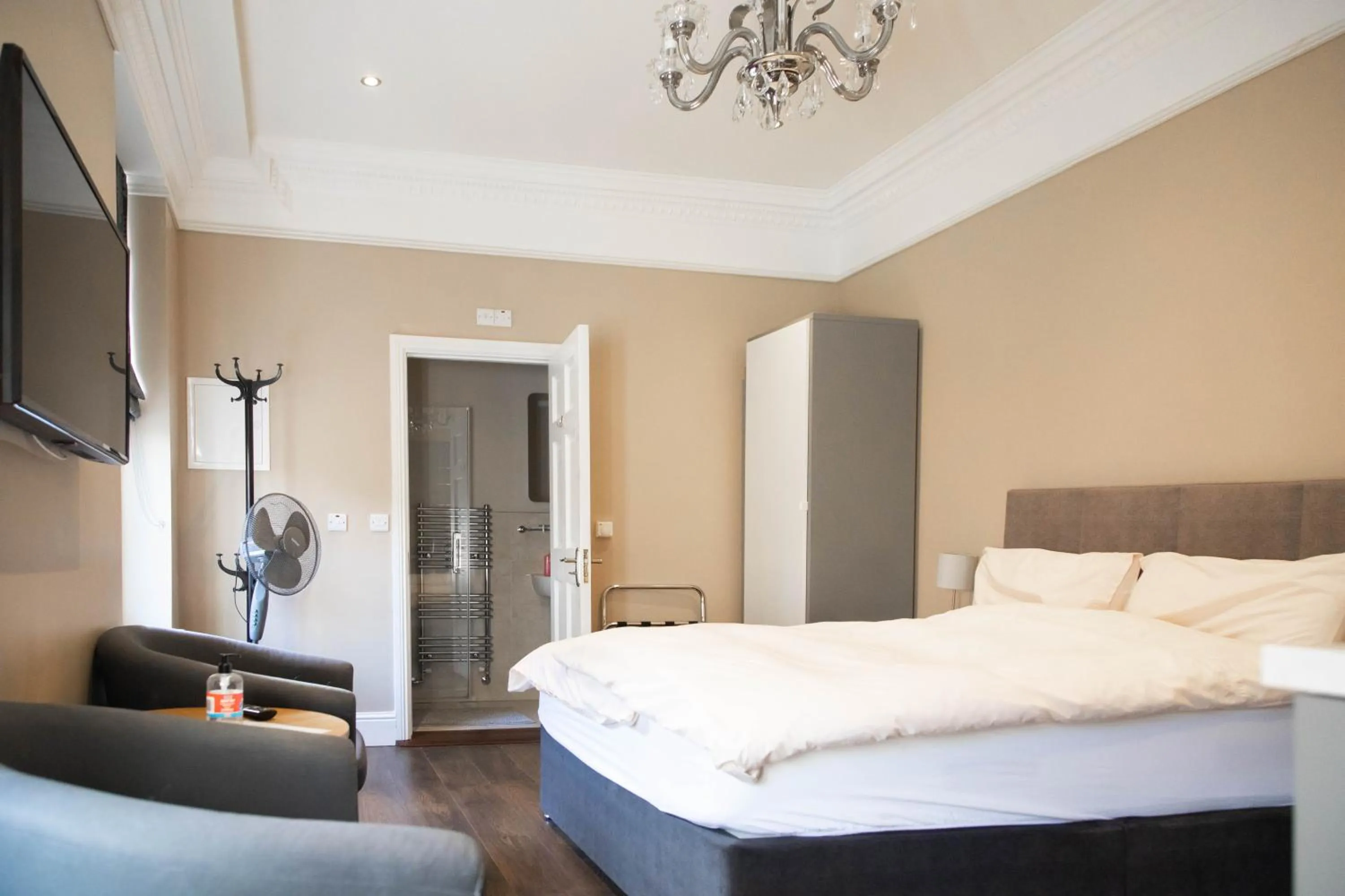 Bed in Molloys Apartments