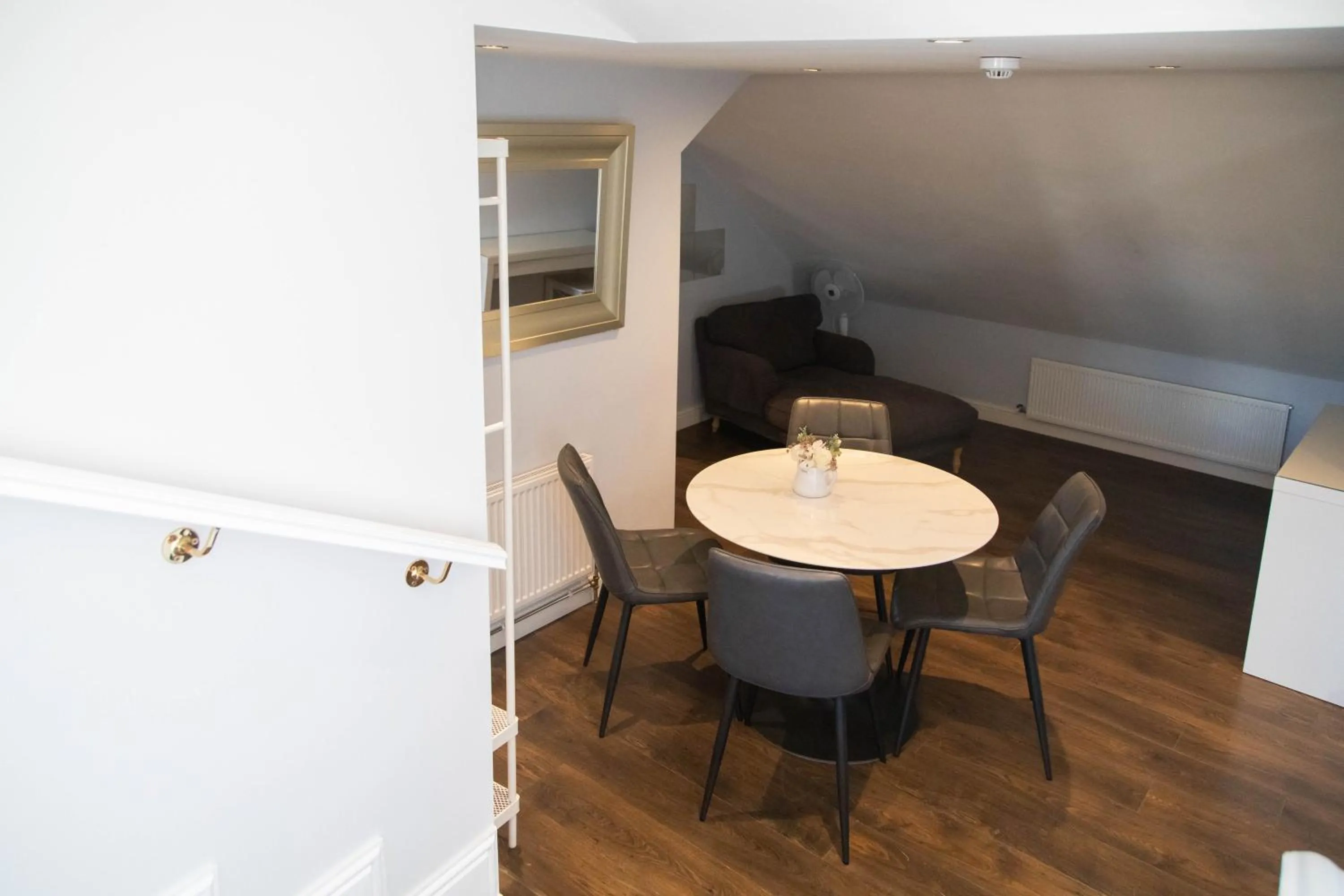 Dining area in Molloys Apartments