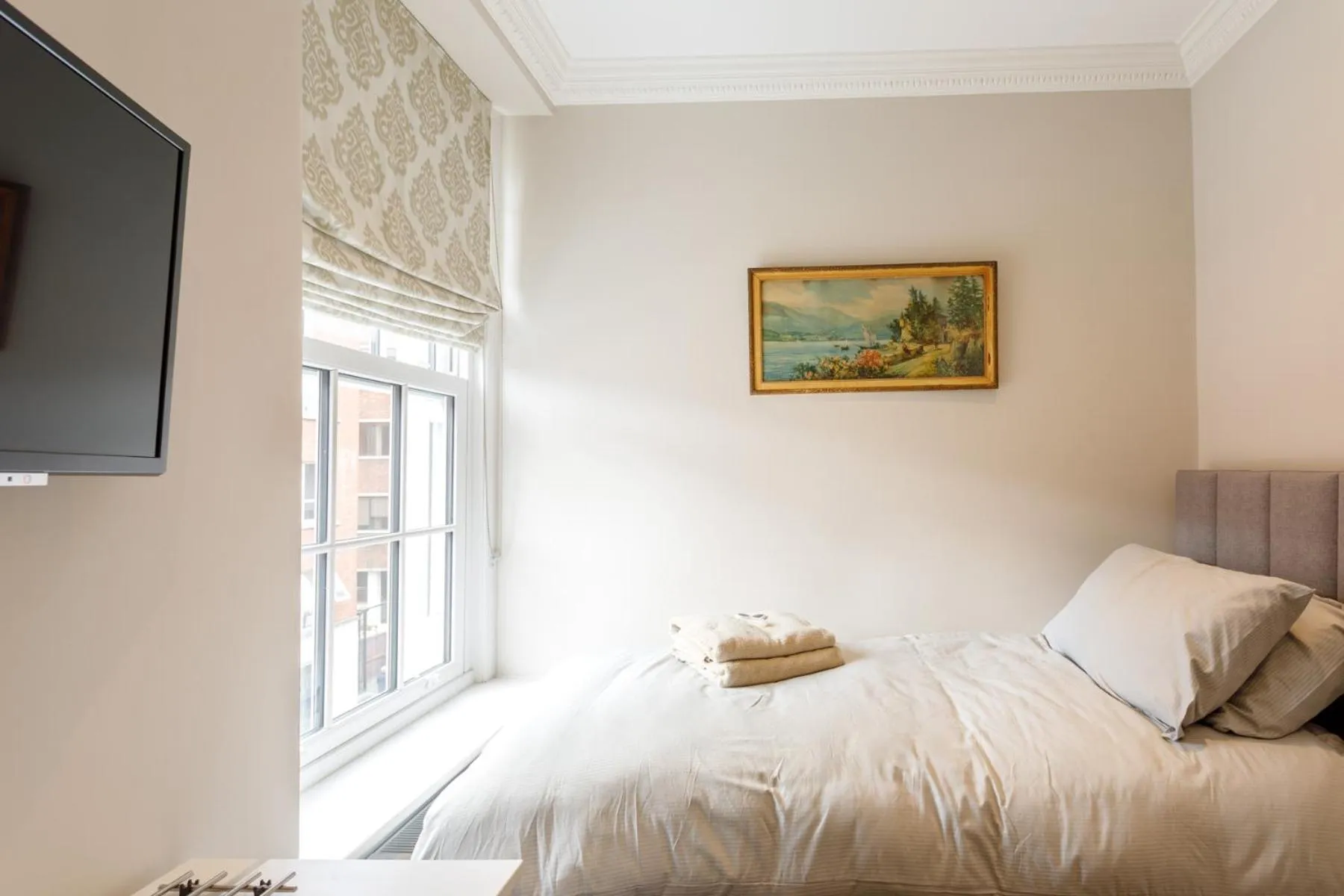 Bed in Molloys Apartments