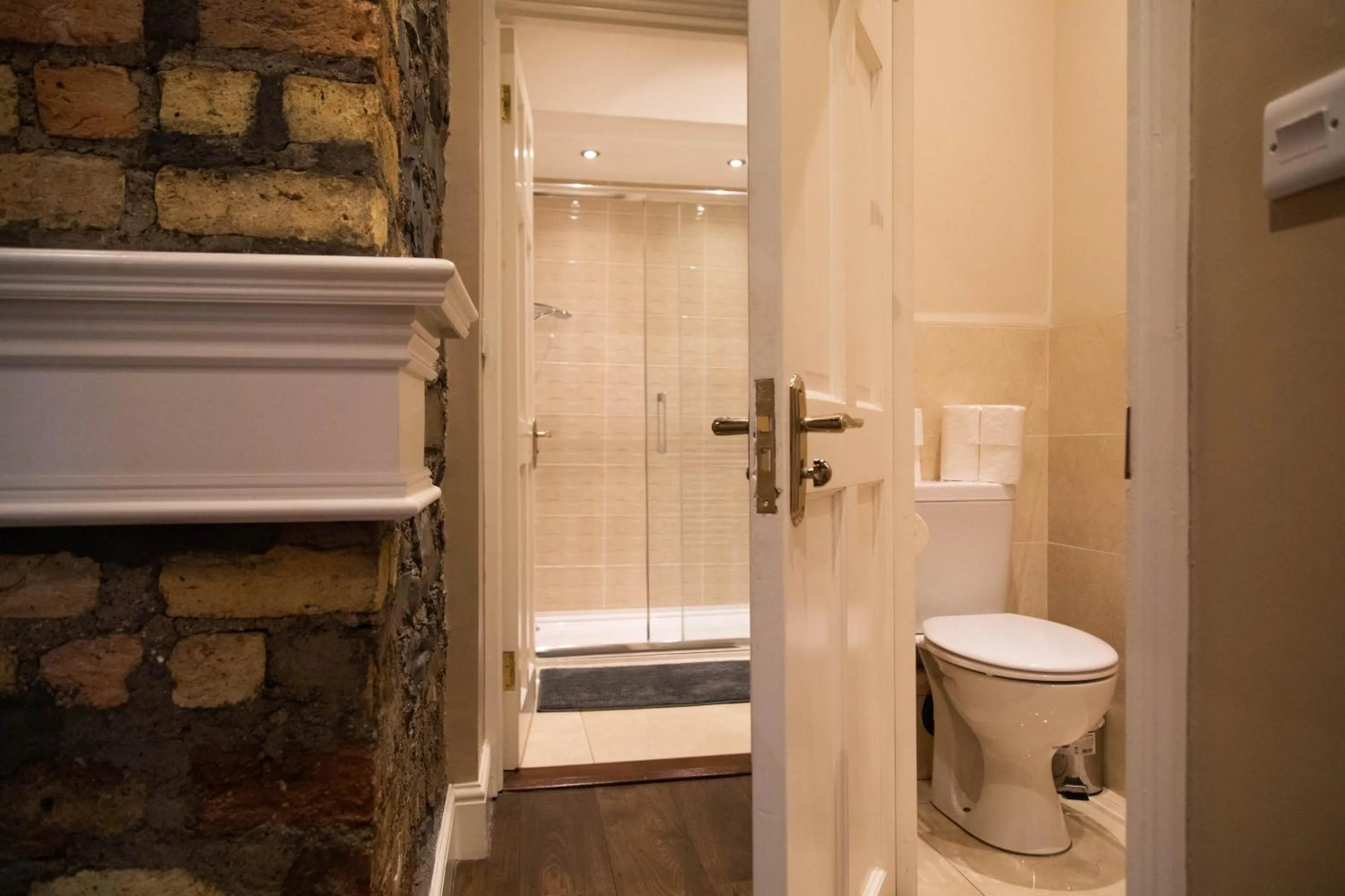 Bathroom in Molloys Apartments